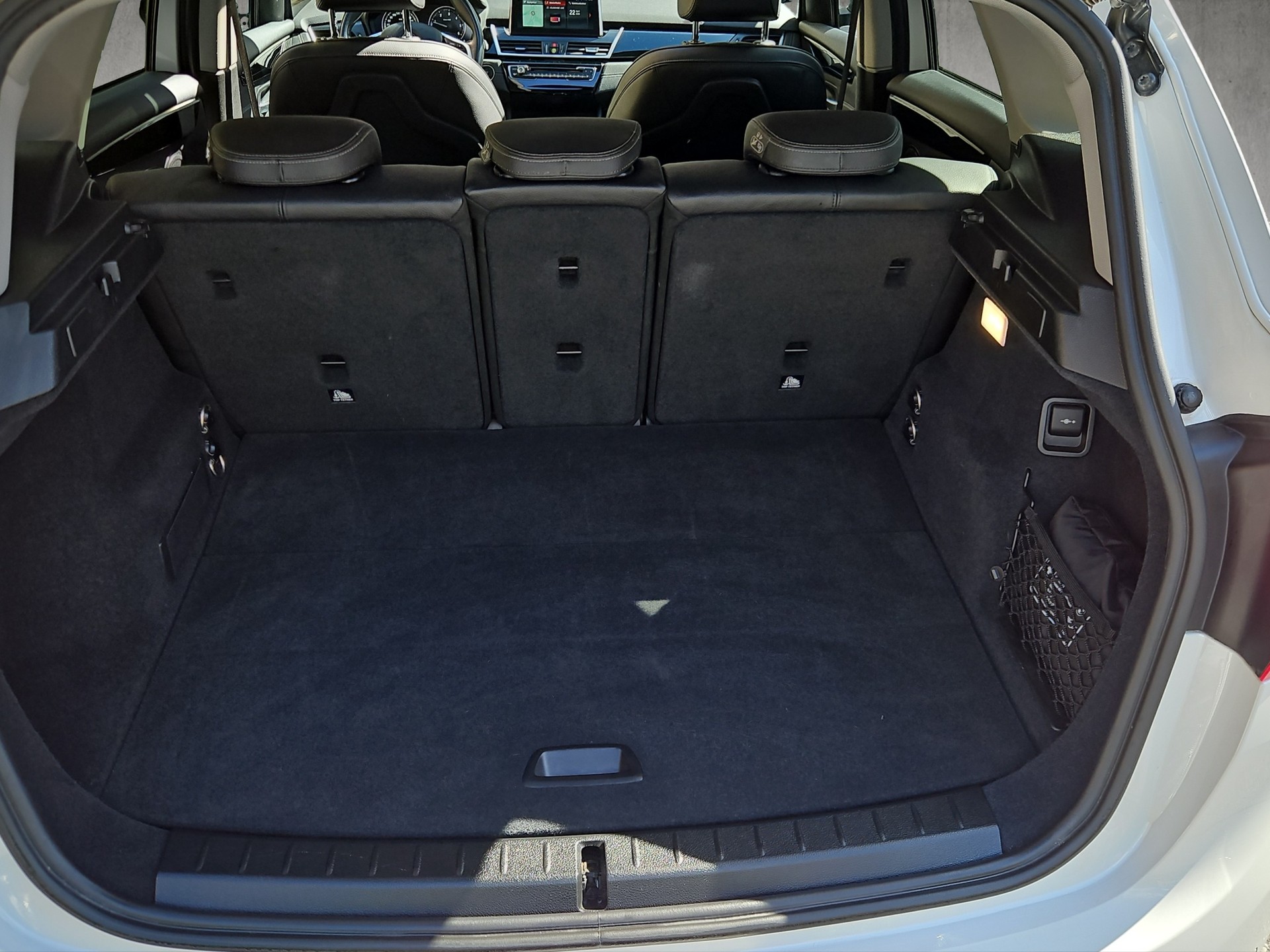 BMW 218d xDrive Active Tourer-image-18