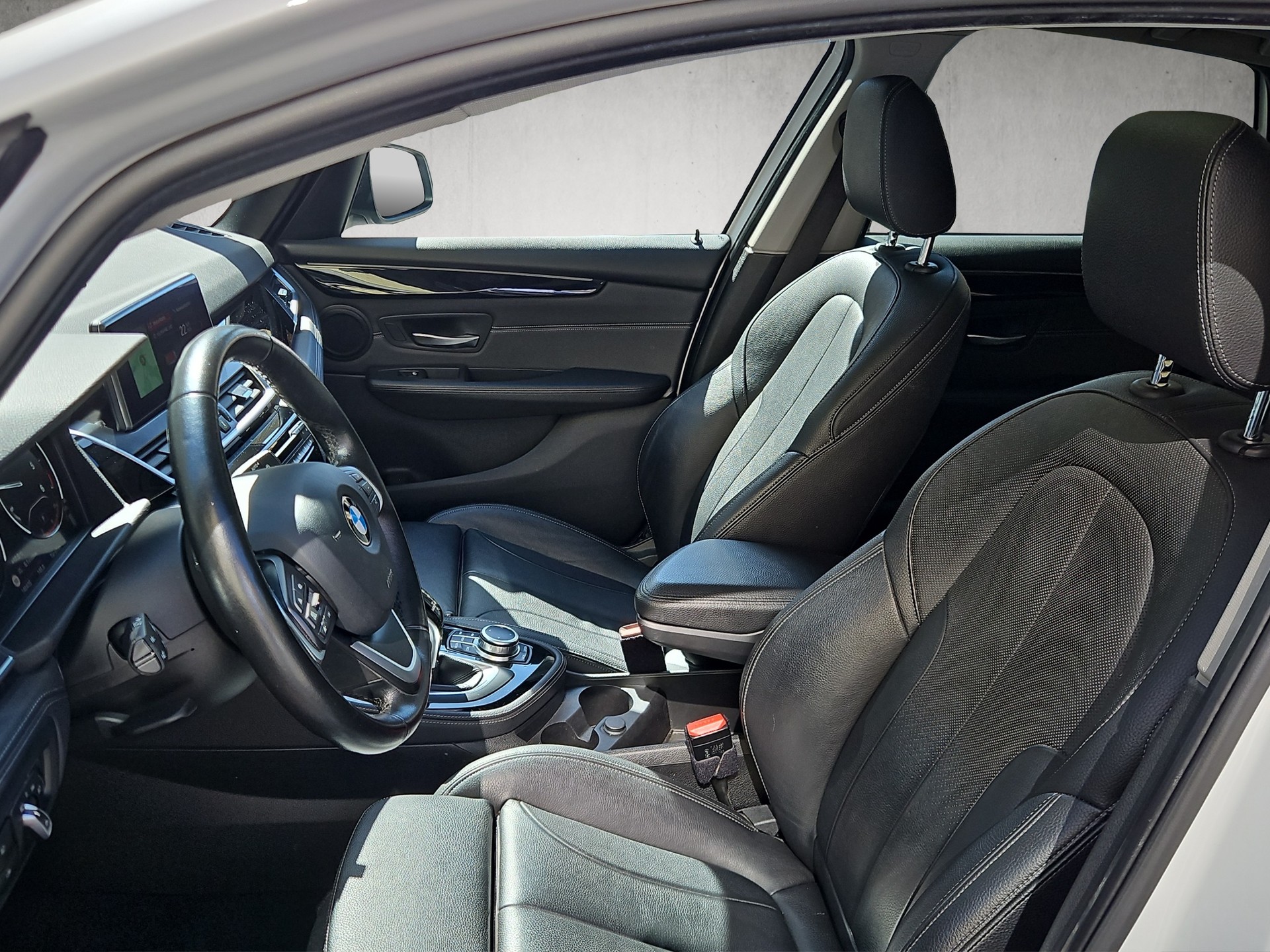BMW 218d xDrive Active Tourer-image-8