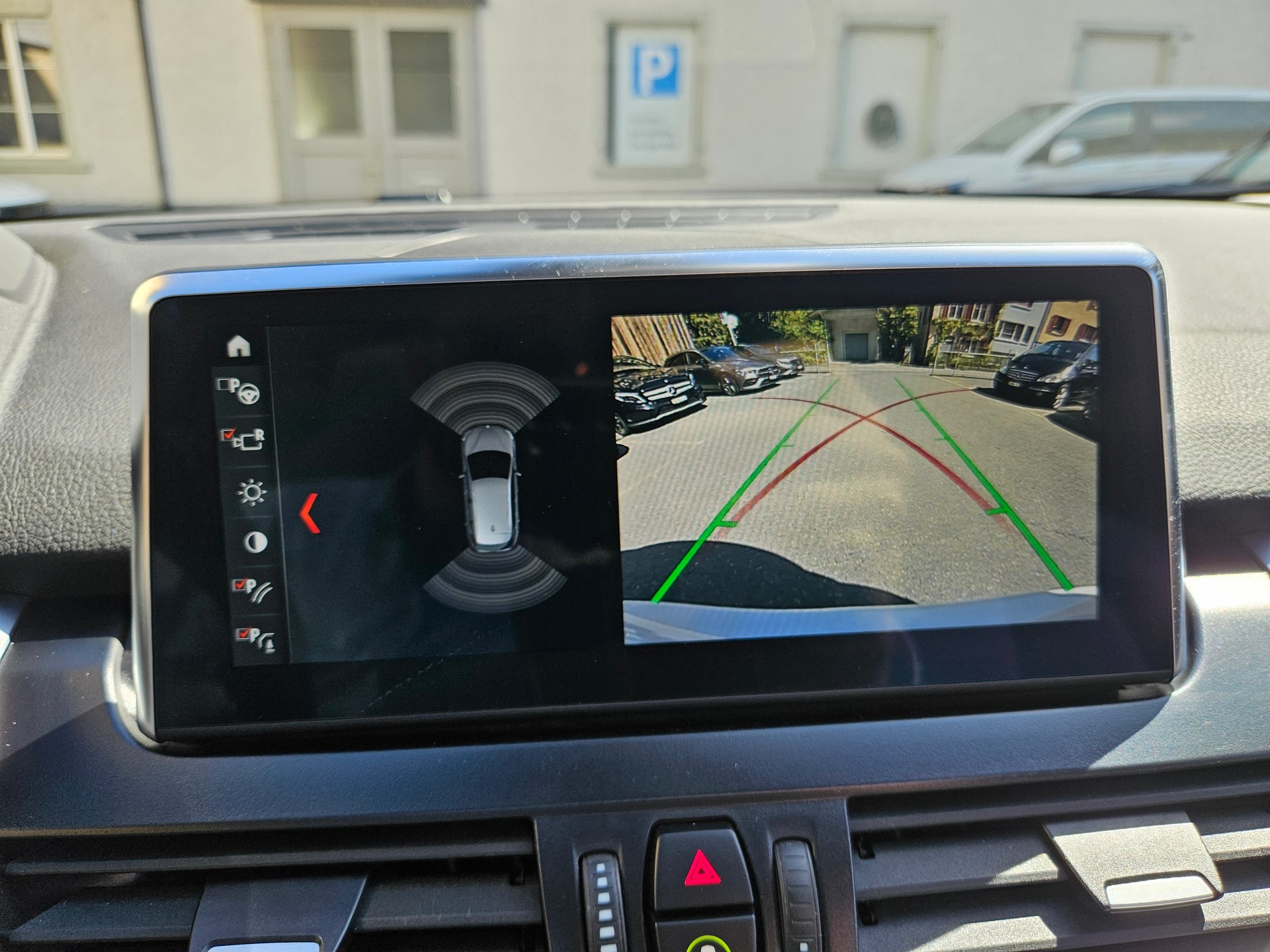 BMW 218d xDrive Active Tourer-image-16