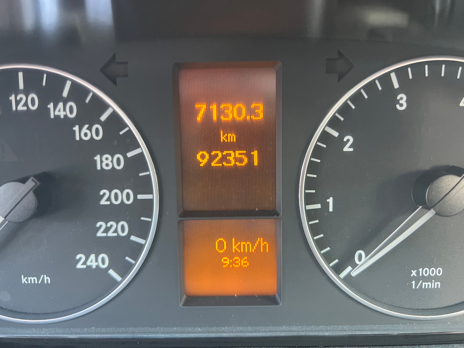 MERCEDES-BENZ A 160 (150) Avantgarde Autotronic-image-9