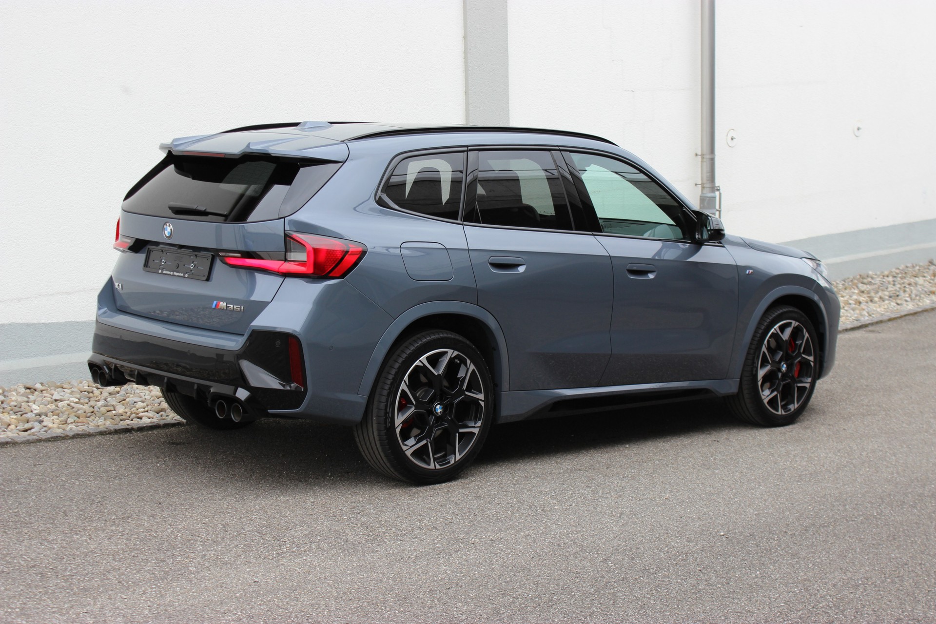 BMW X1 xDrive M35i *STORM BAY METALLIC*-image-4