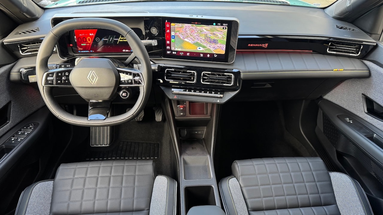 RENAULT R4 E-Tech Comfort Range 52 kWh Iconic-image-14