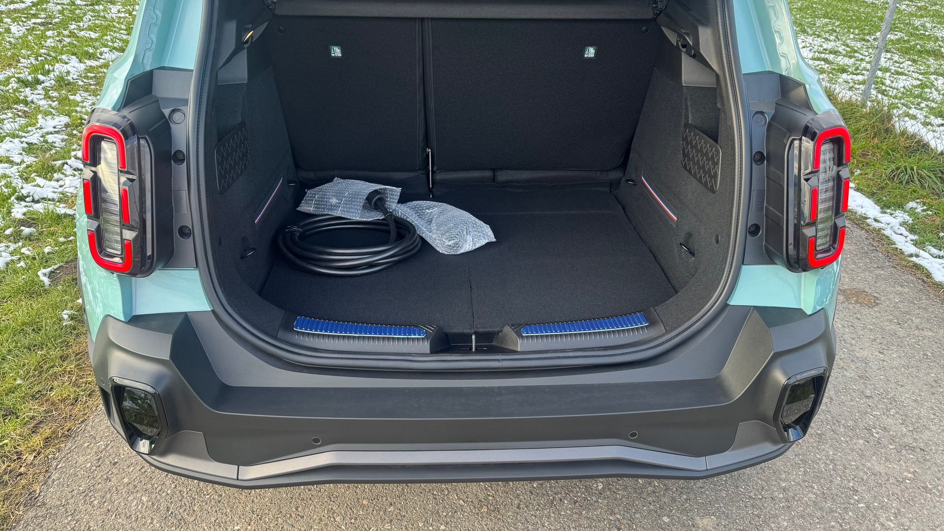 RENAULT R4 E-Tech Comfort Range 52 kWh Iconic-image-11