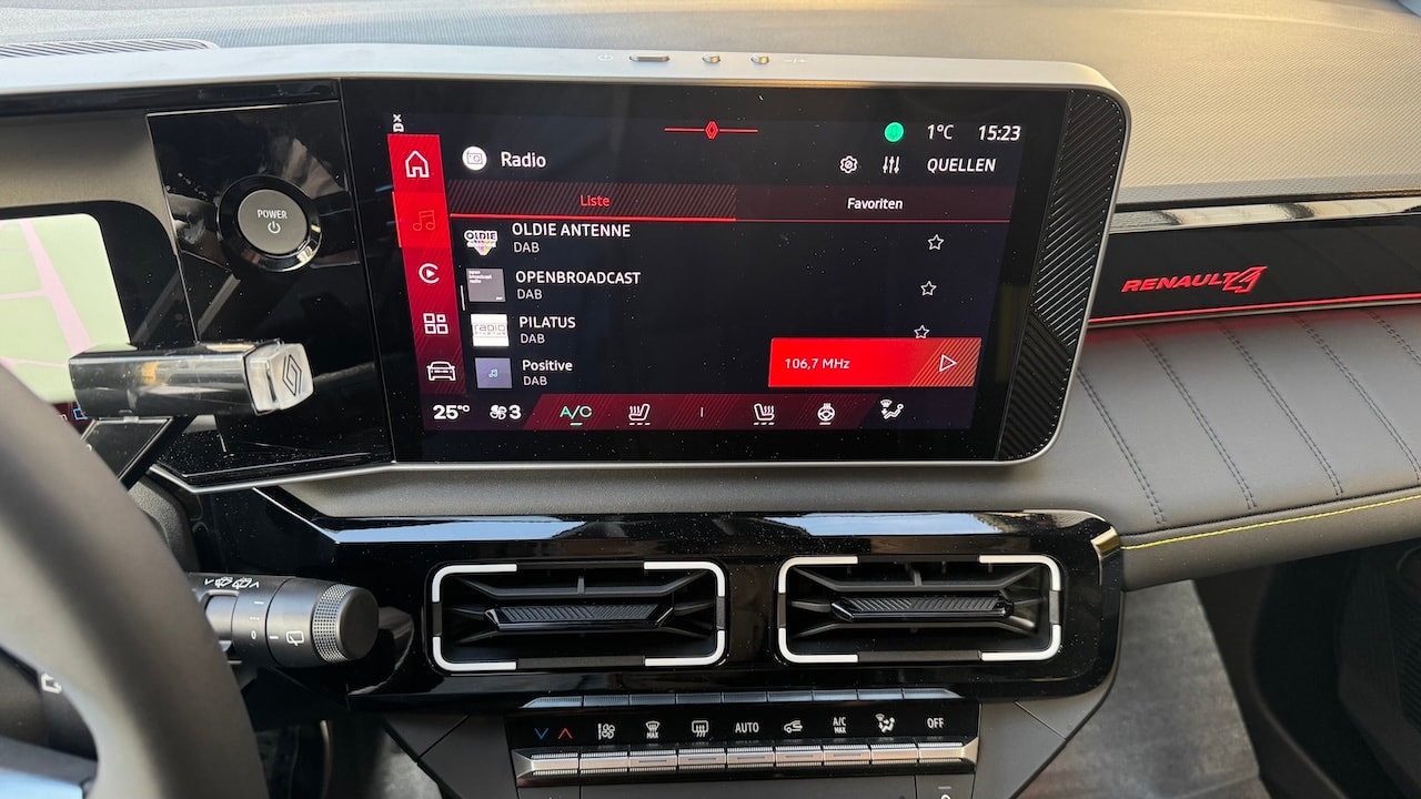 RENAULT R4 E-Tech Comfort Range 52 kWh Iconic-image-23