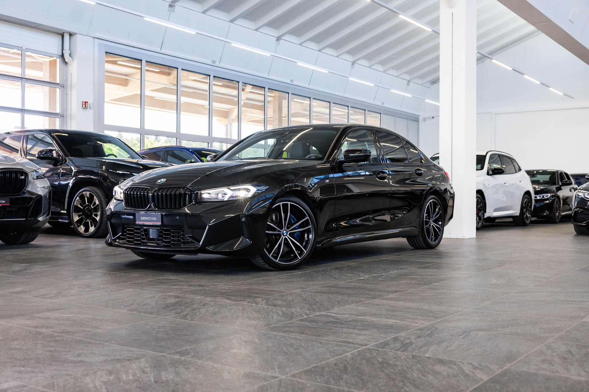 BMW 330d xDrive SAG / M Sport Pro / Glasdach / Rückfahrkamera / Head-Up Dispplay