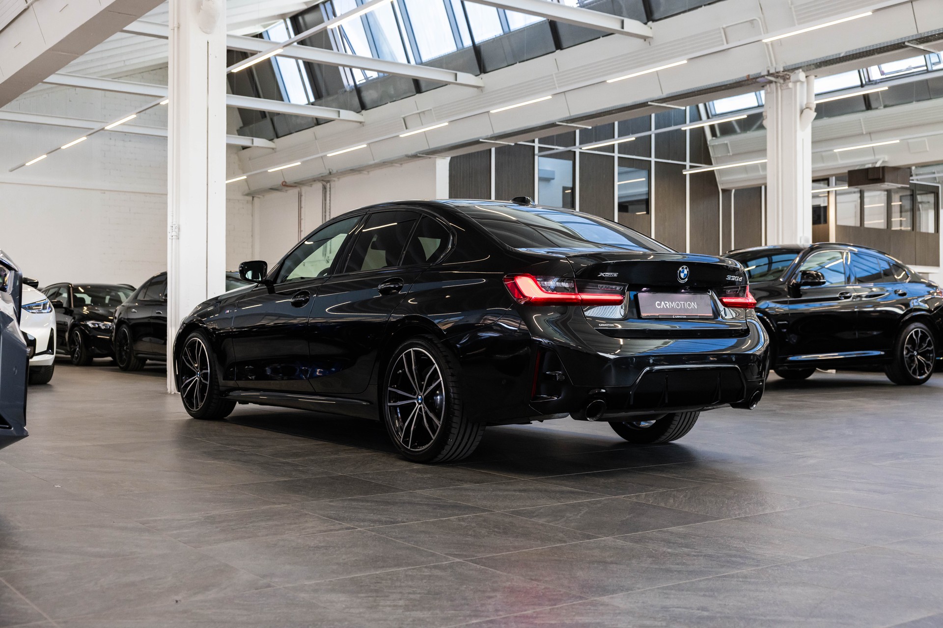 BMW 330d xDrive SAG / M Sport Pro / Glasdach / Rückfahrkamera / Head-Up Dispplay-showroom-element-3