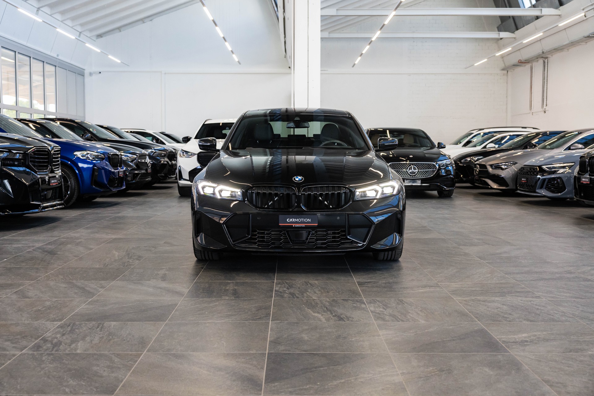 BMW 330d xDrive SAG / M Sport Pro / Glasdach / Rückfahrkamera / Head-Up Dispplay-showroom-element-1