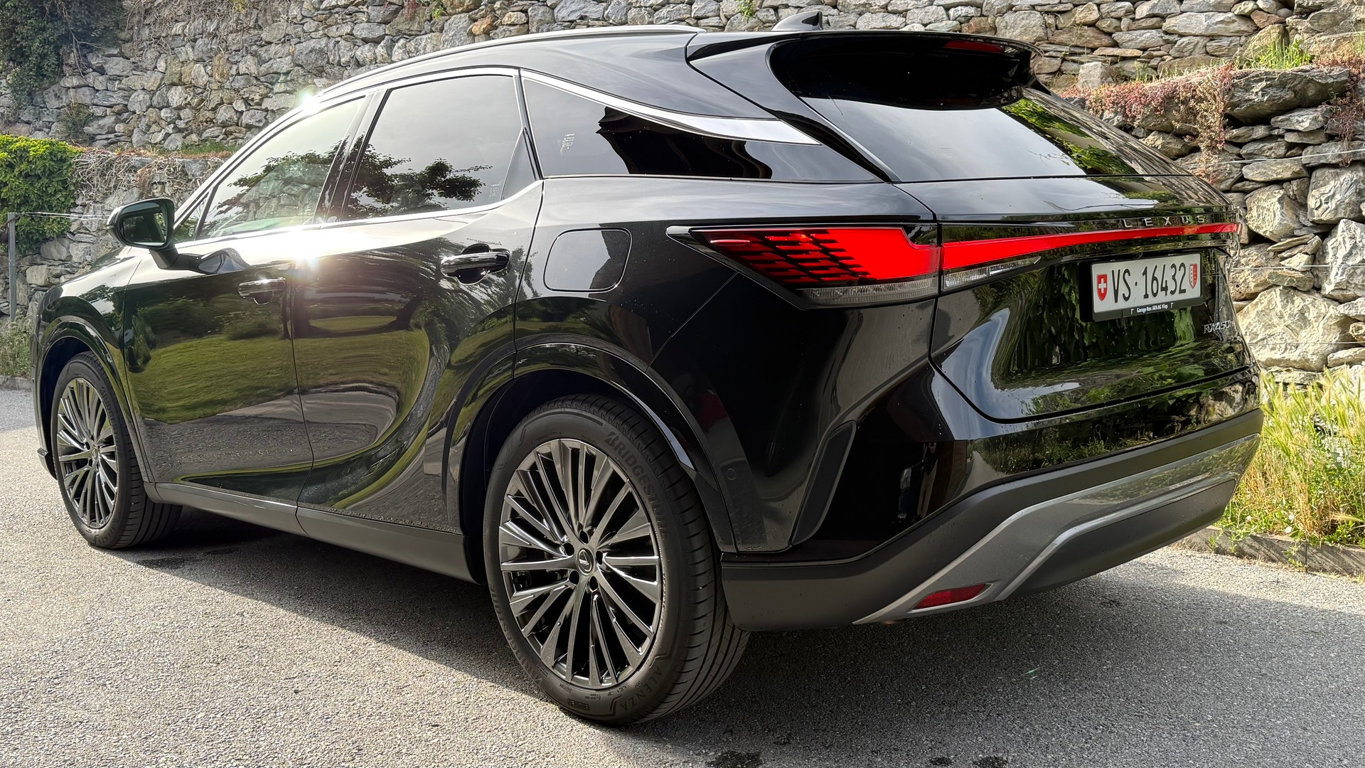LEXUS 450h+ Excellence-image-2
