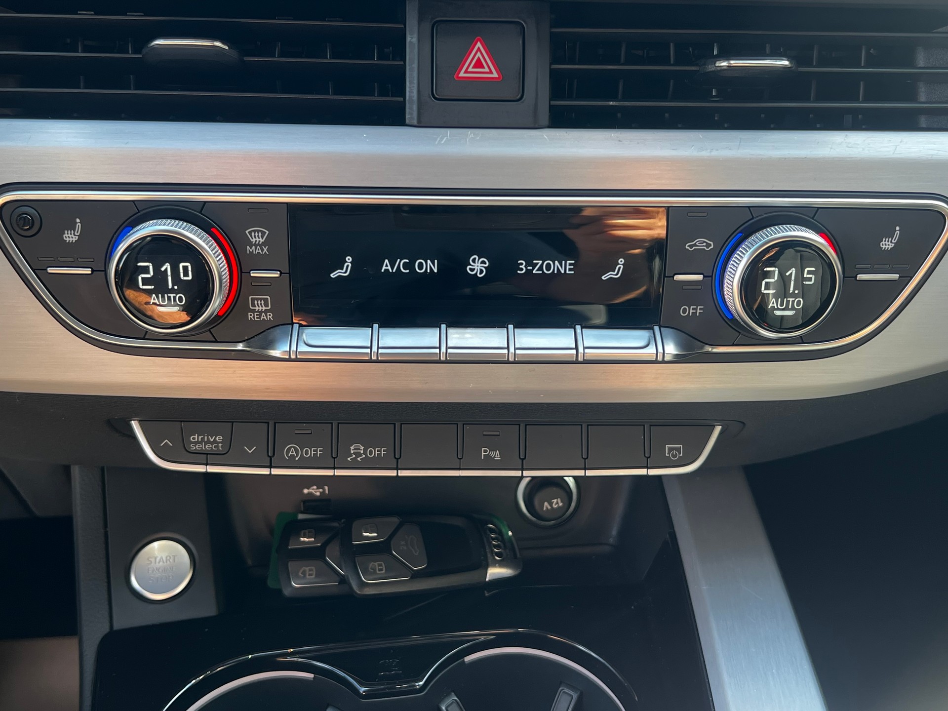 AUDI A4 Avant 40 TDI S line Attraction quattro S-tronic-image-19