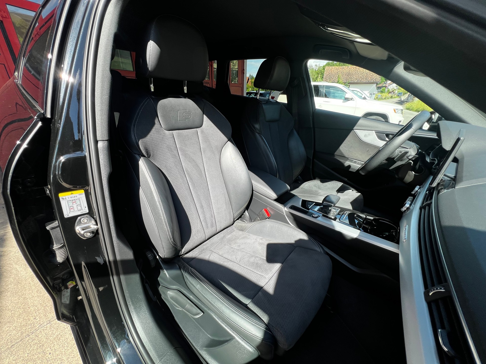 AUDI A4 Avant 40 TDI S line Attraction quattro S-tronic-image-9