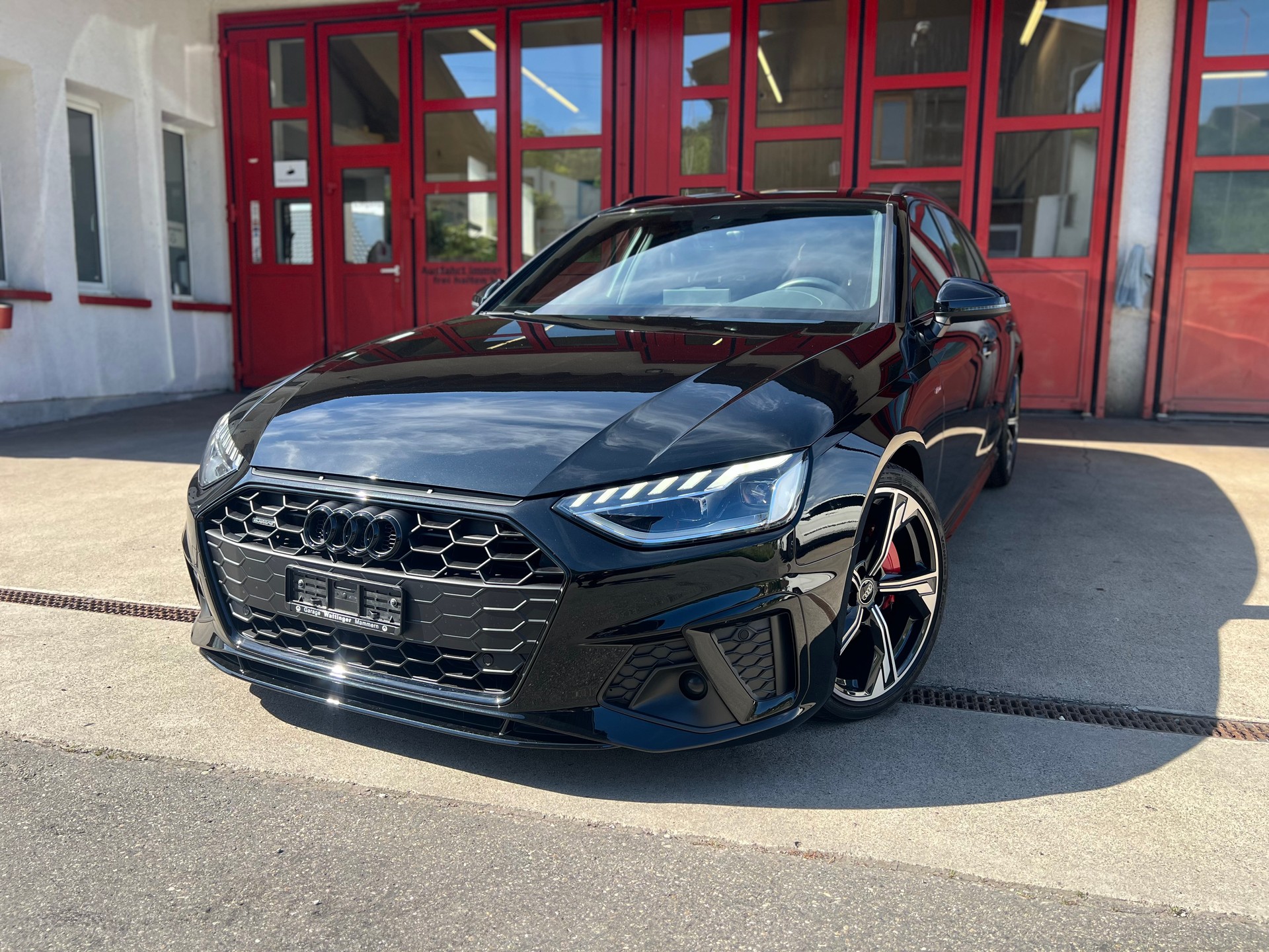 AUDI A4 Avant 40 TDI S line Attraction quattro S-tronic-image-0