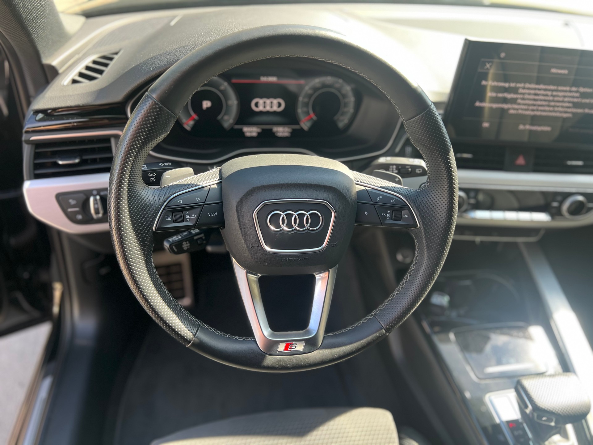 AUDI A4 Avant 40 TDI S line Attraction quattro S-tronic-image-17