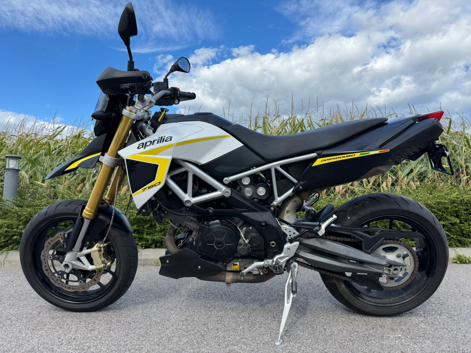 APRILIA Dorsoduro SMV 750-showroom-element-1