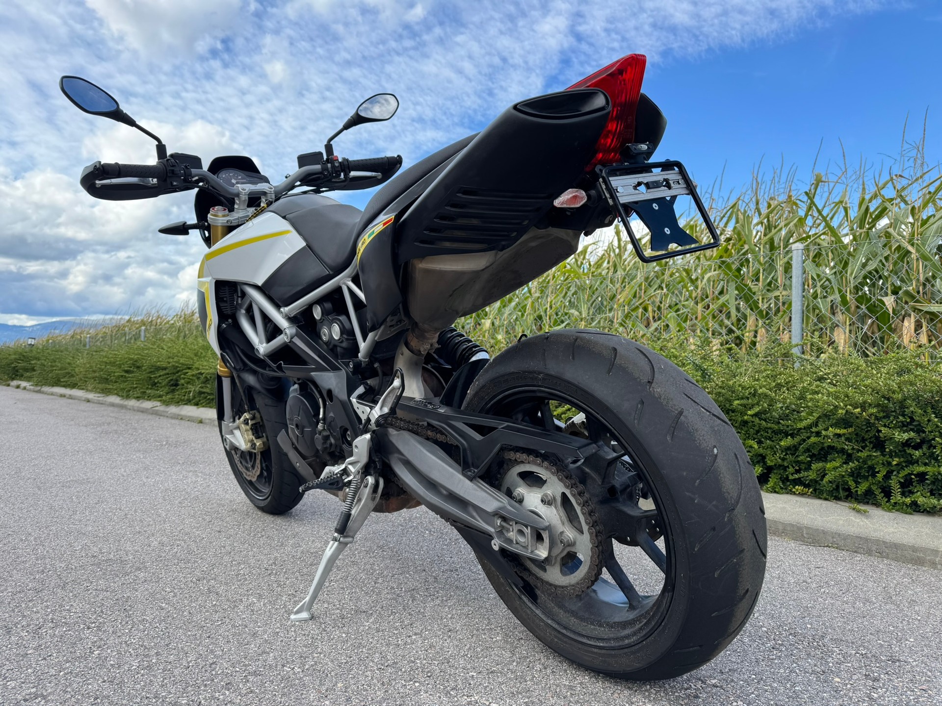 APRILIA Dorsoduro SMV 750-showroom-element-3