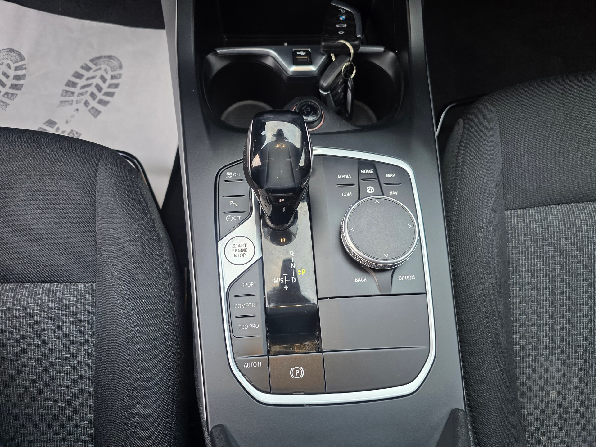 BMW 118i Essential Edition Steptronic-image-21