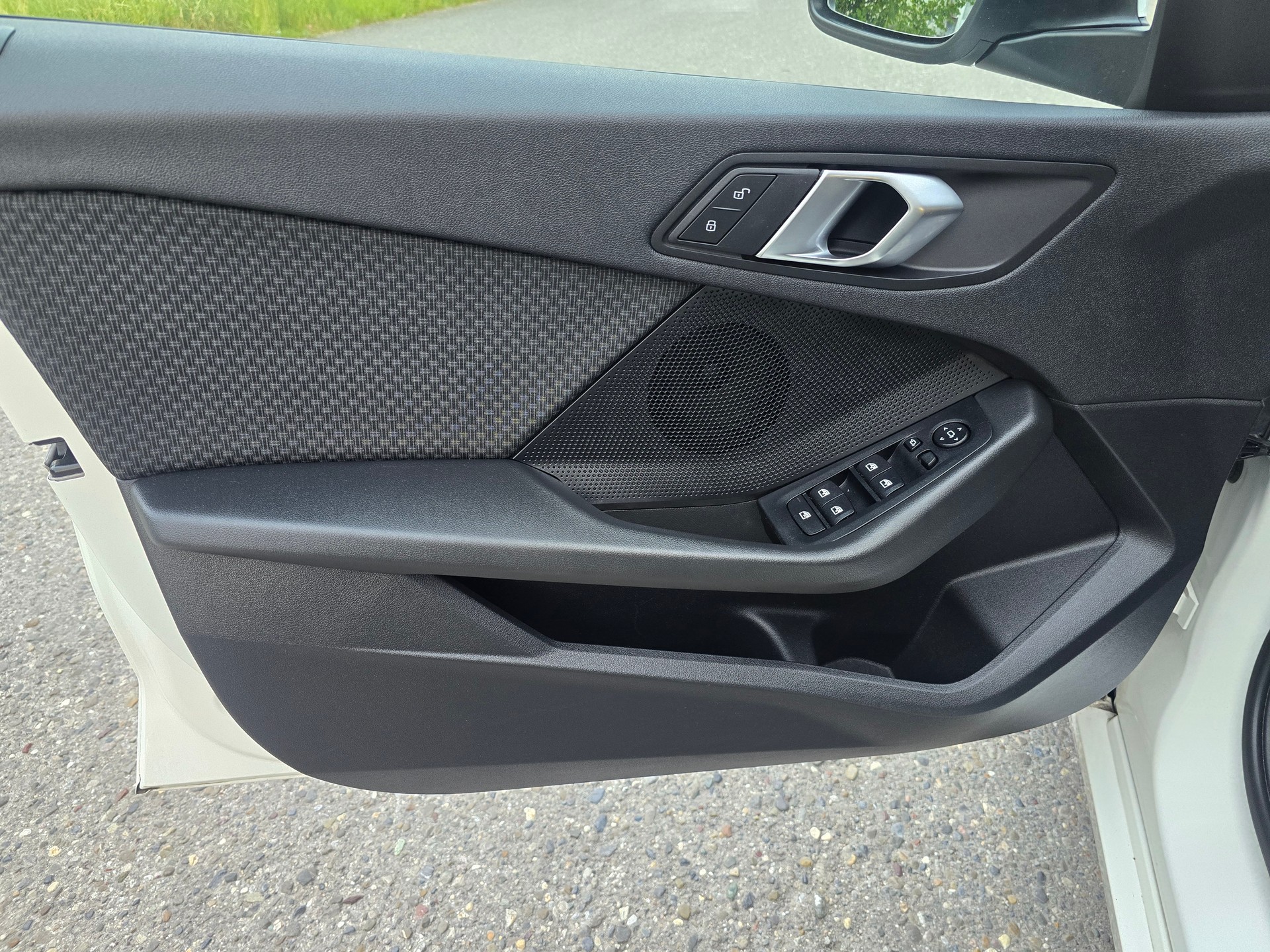 BMW 118i Essential Edition Steptronic-image-16