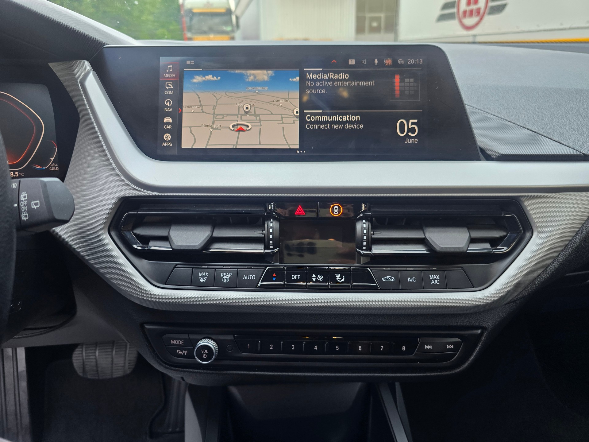 BMW 118i Essential Edition Steptronic-image-23