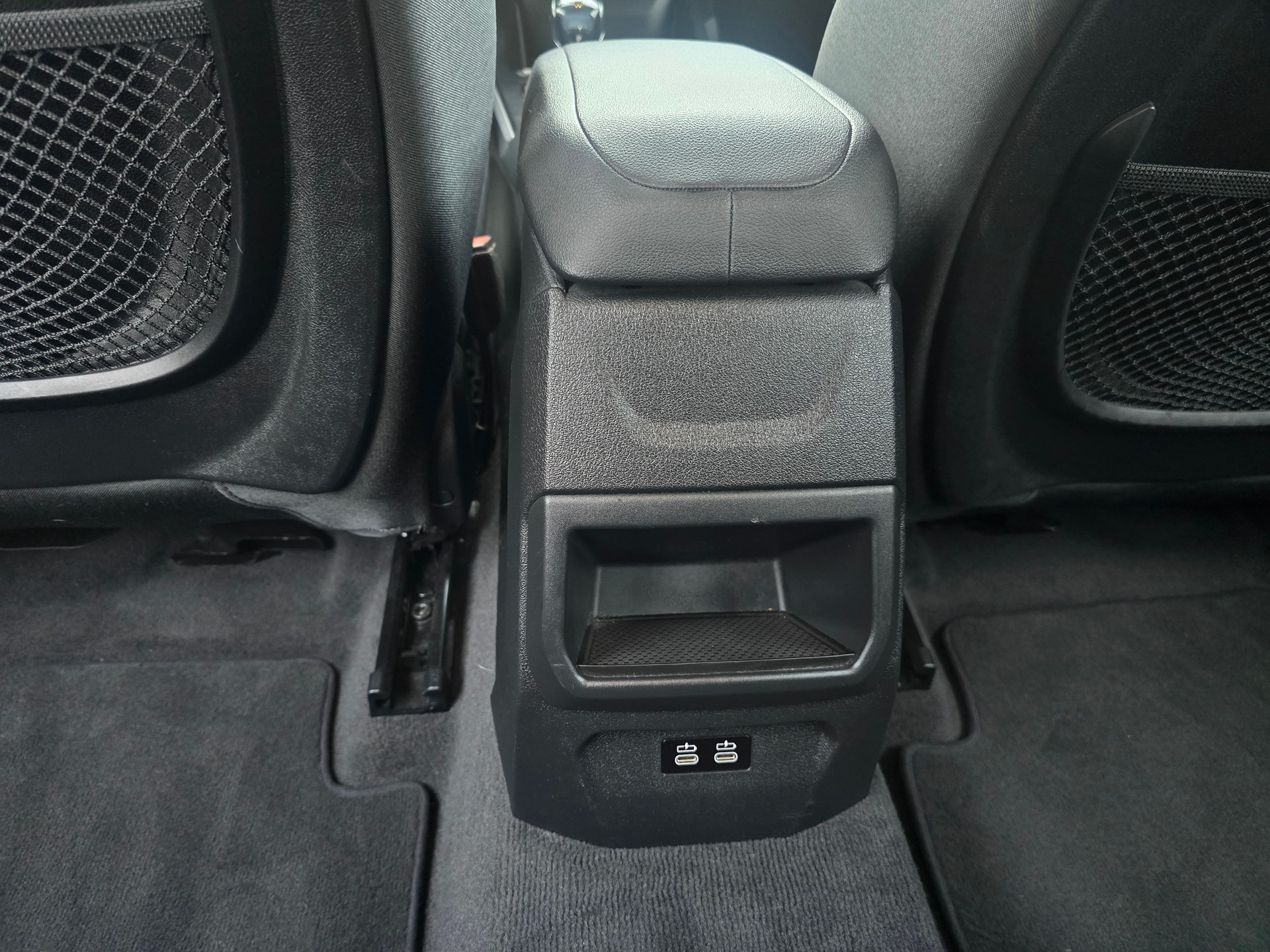BMW 118i Essential Edition Steptronic-image-14