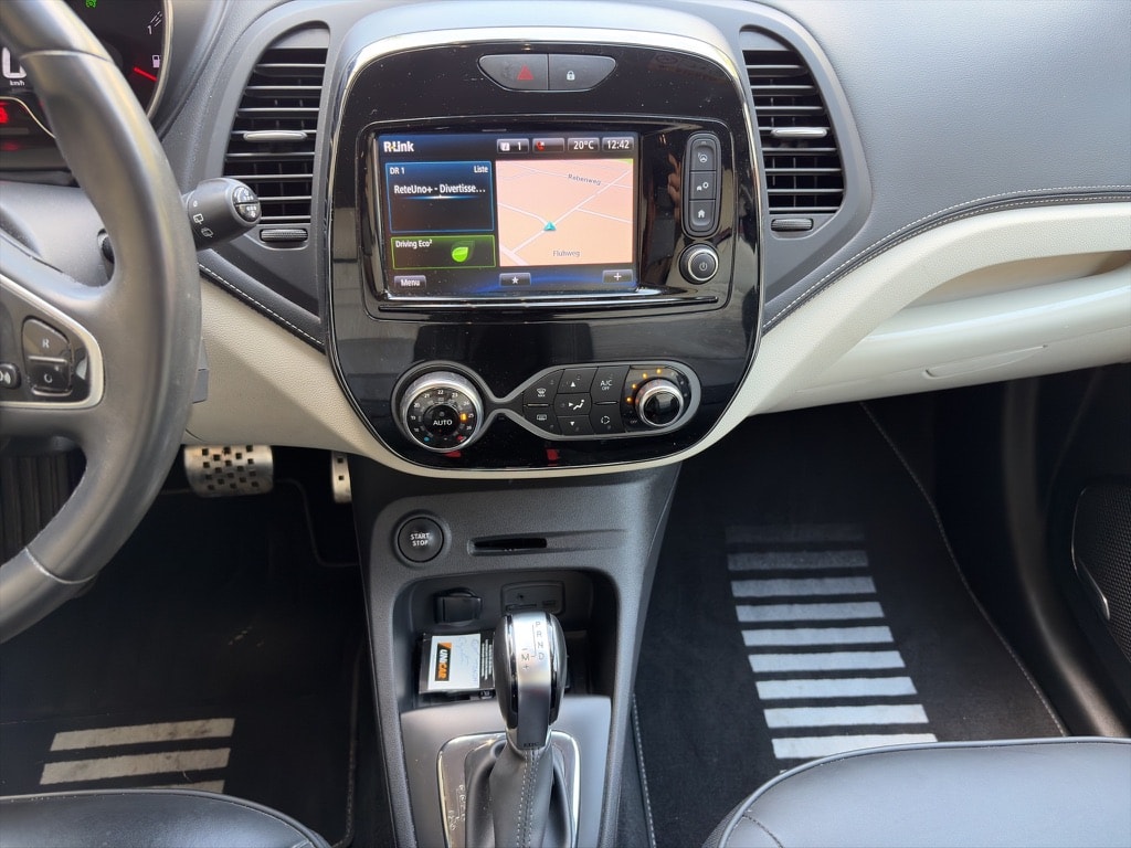 RENAULT Captur 1.3 T 16V Initiale Paris EDC-image-12