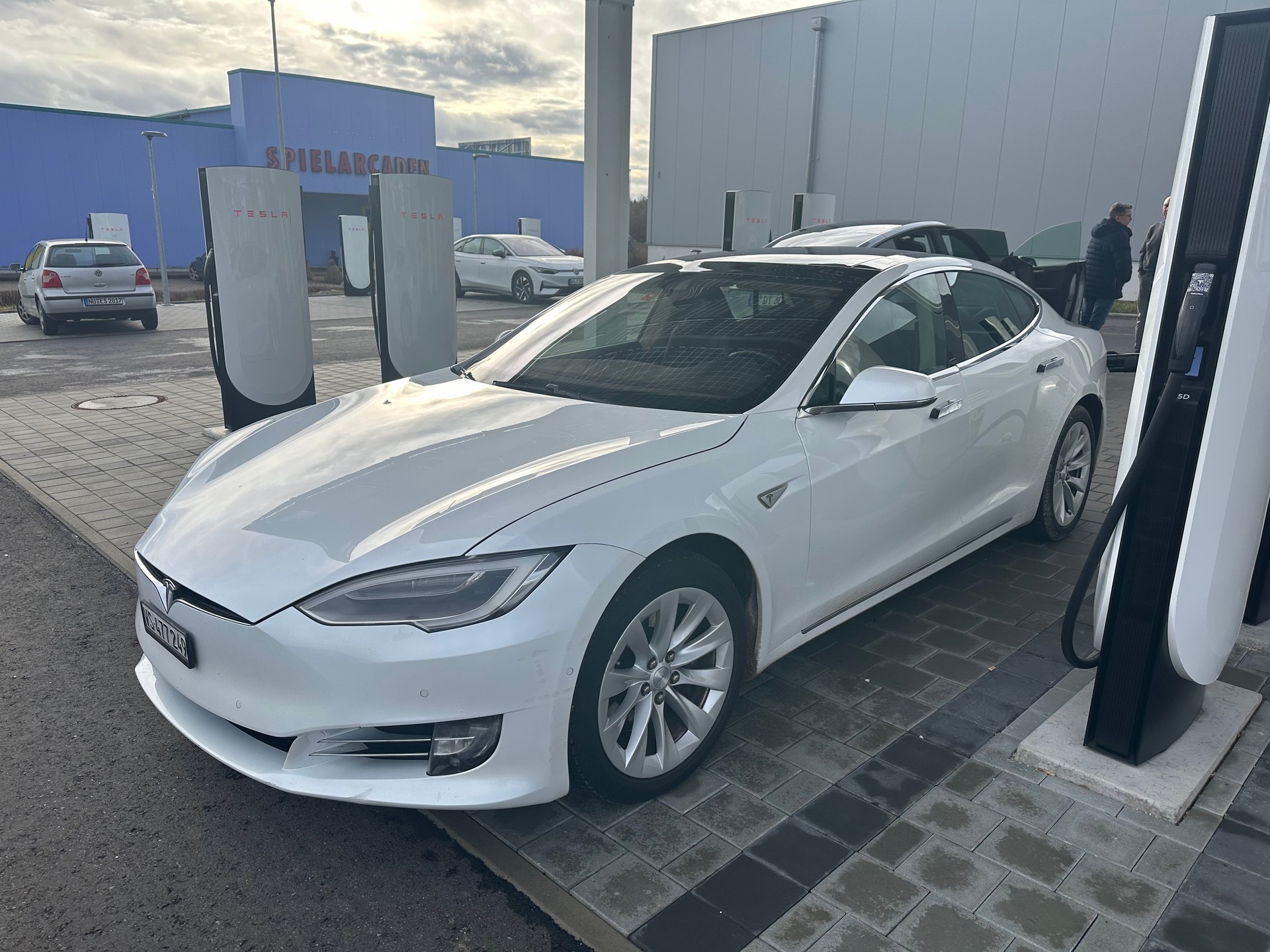 TESLA 90 D - SC01 Free Supercharging, Autopilot, Luftfederung, Tesla gewartet, Akku 88%