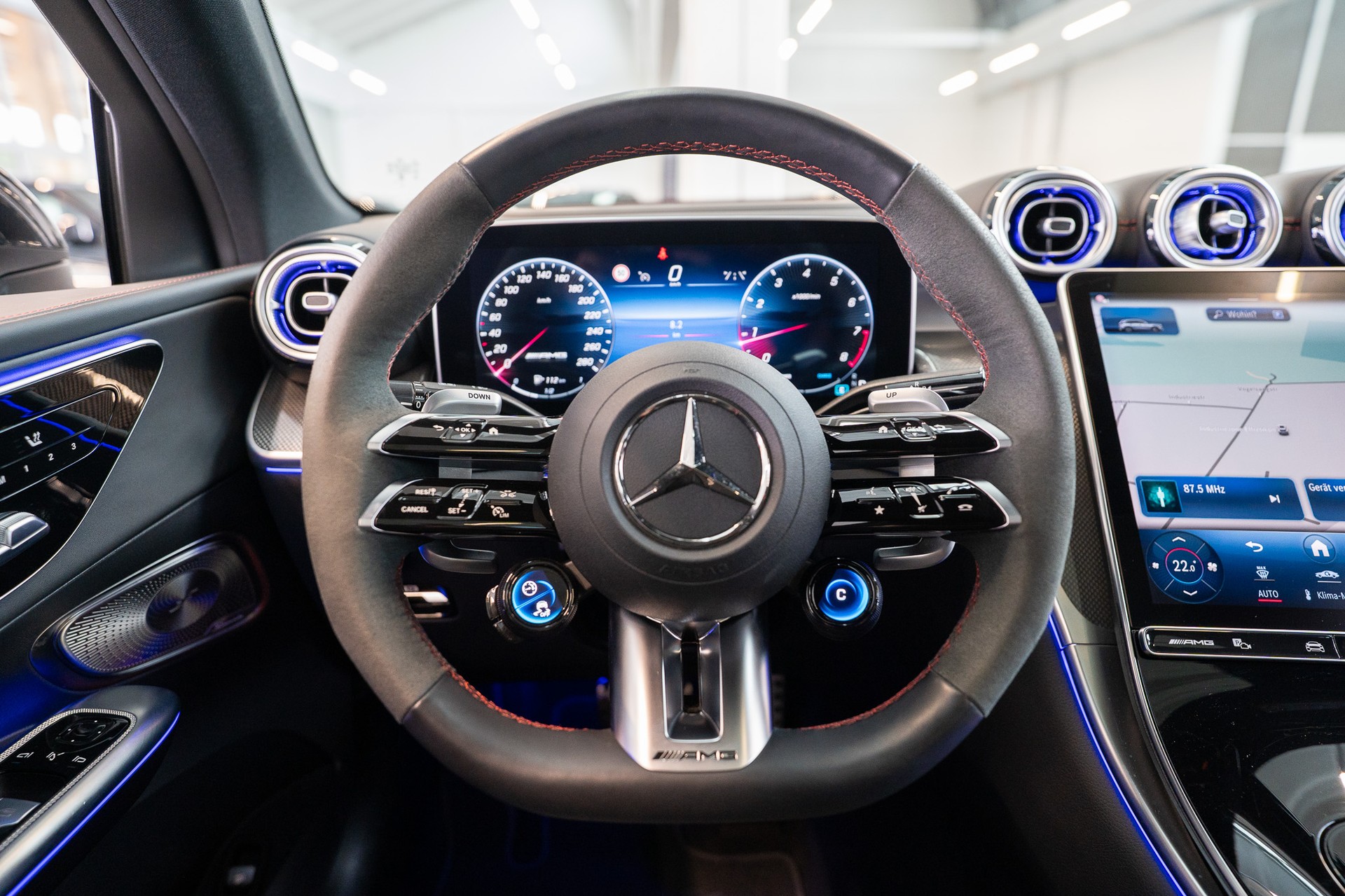 MERCEDES-BENZ GLC 43 AMG 4matic / Panorama / Performance Auspuff / 360°Kamera-image-19
