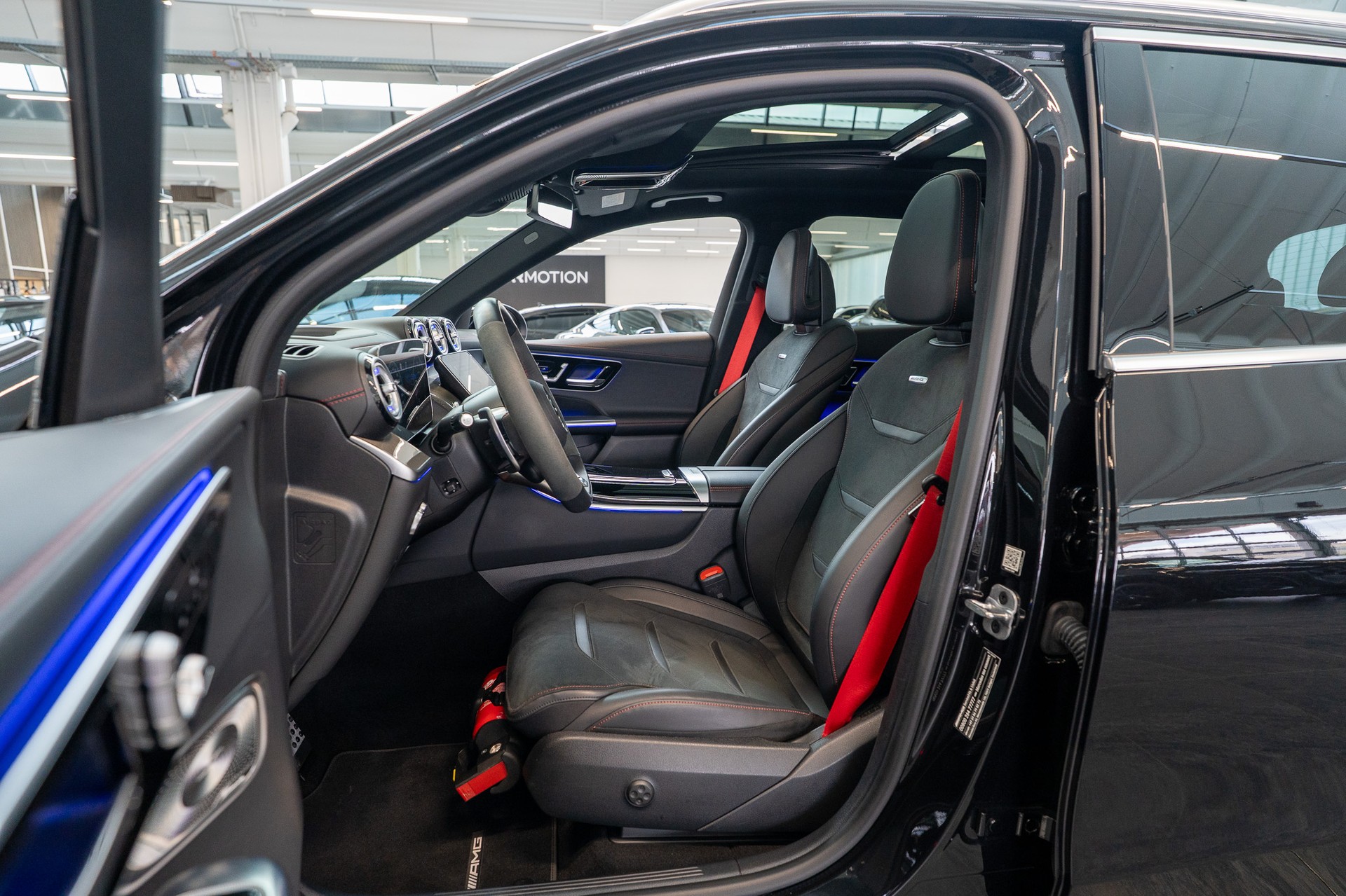MERCEDES-BENZ GLC 43 AMG 4matic / Panorama / Performance Auspuff / 360°Kamera-image-8