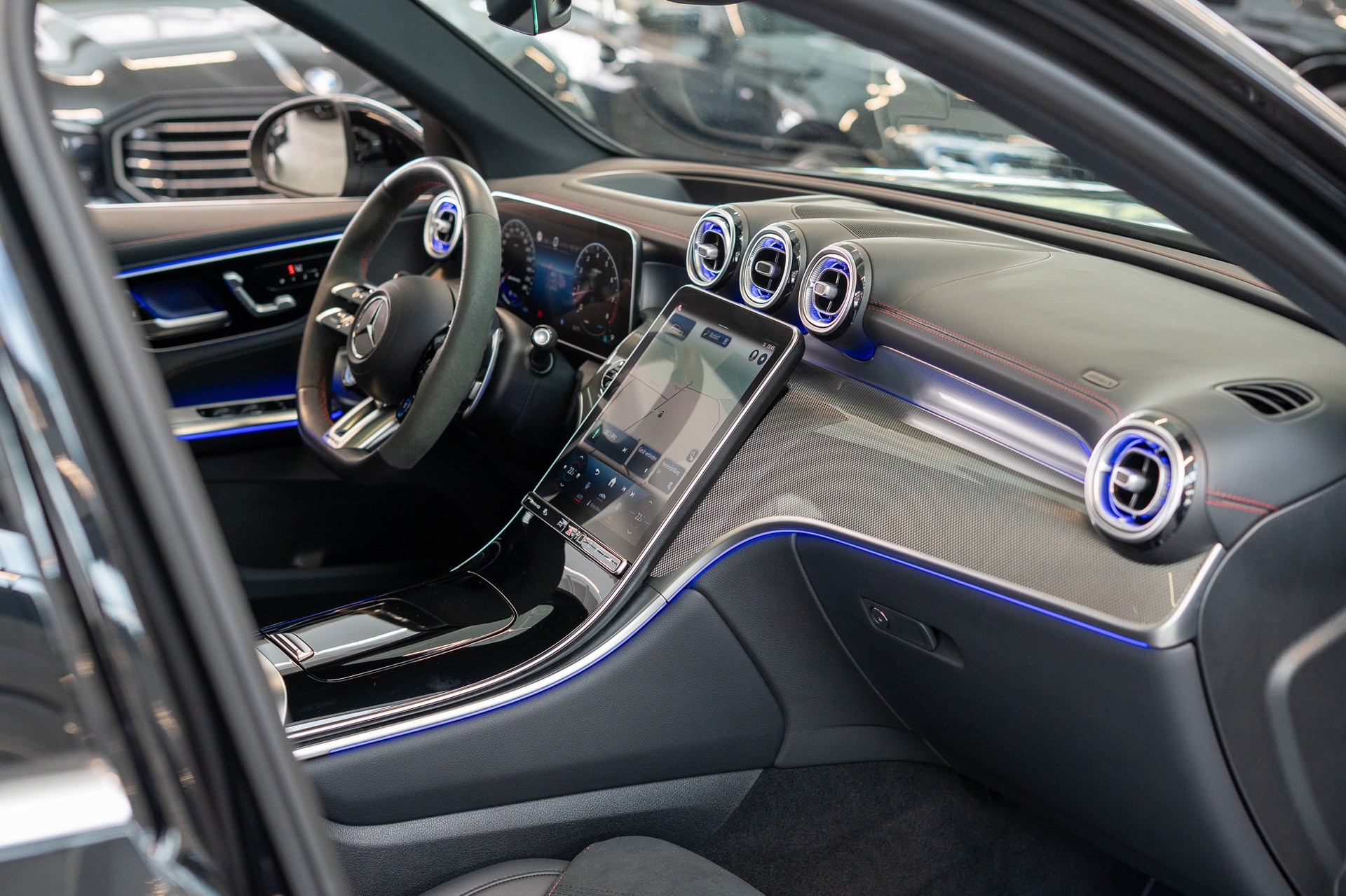 MERCEDES-BENZ GLC 43 AMG 4matic / Panorama / Performance Auspuff / 360°Kamera-image-17
