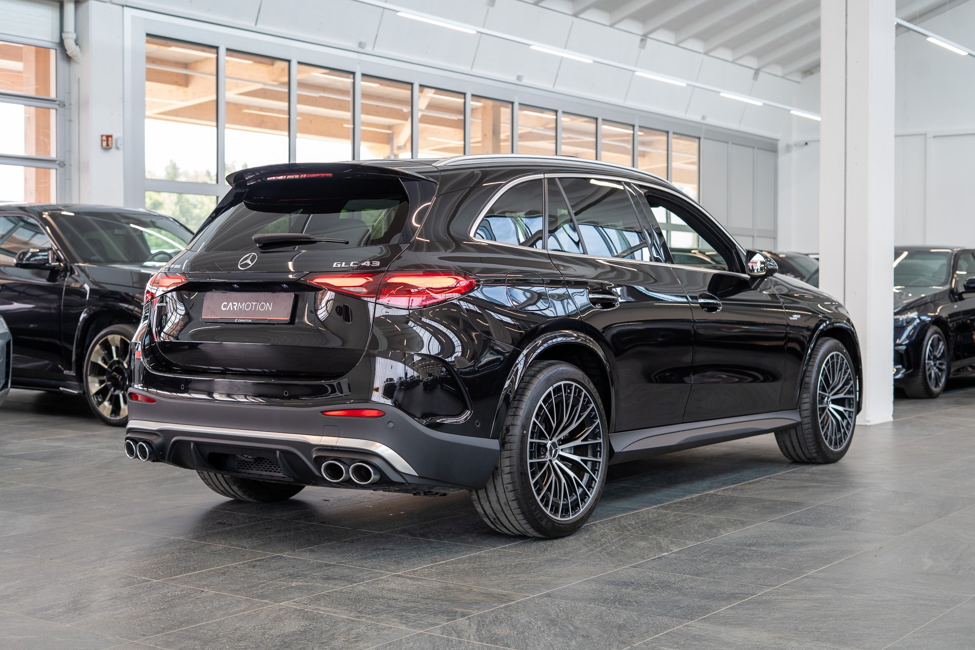 MERCEDES-BENZ GLC 43 AMG 4matic / Panorama / Performance Auspuff / 360°Kamera-image-3