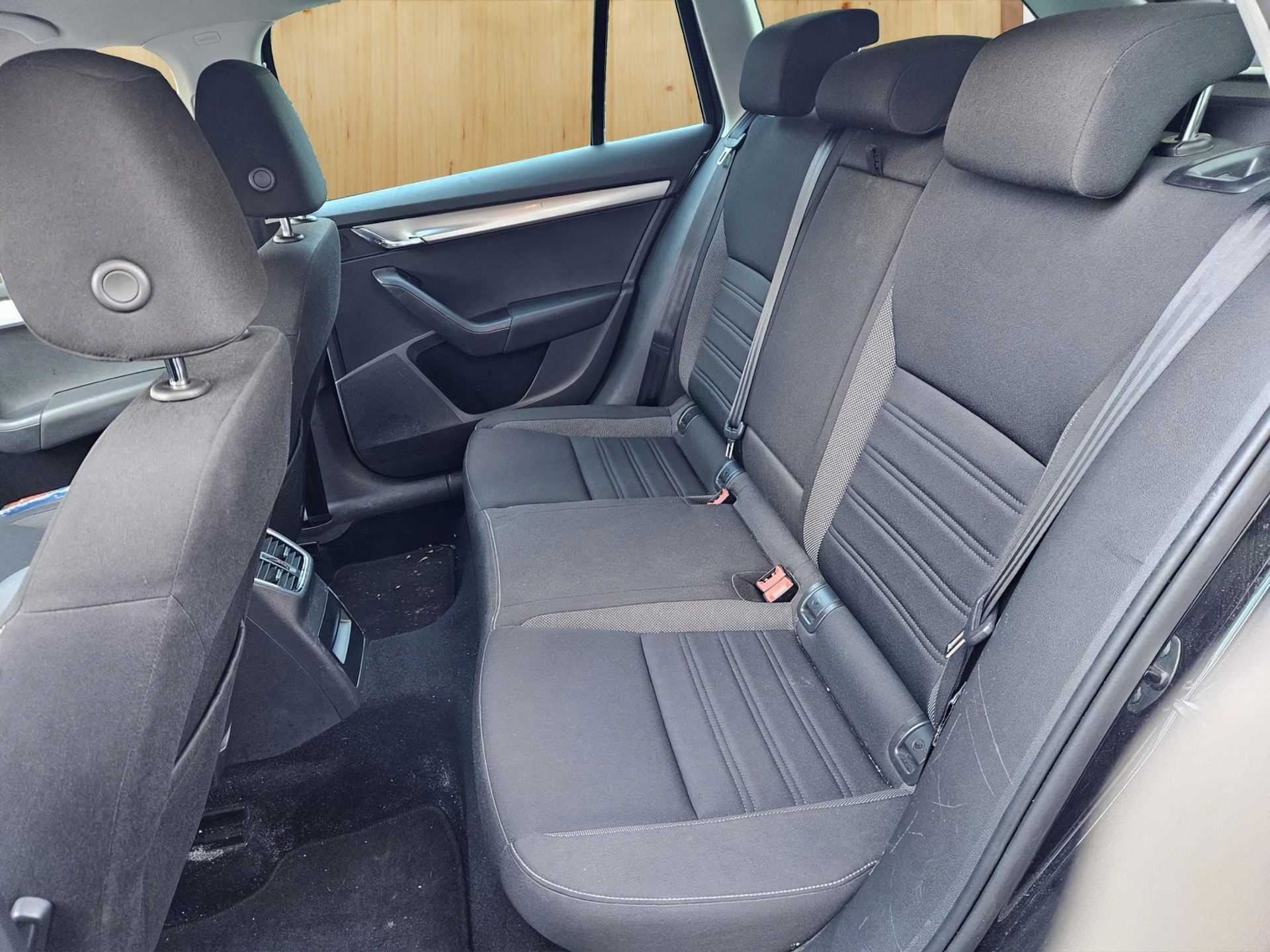 SKODA Octavia Combi 1.6 TDI Ambition DSG-image-5
