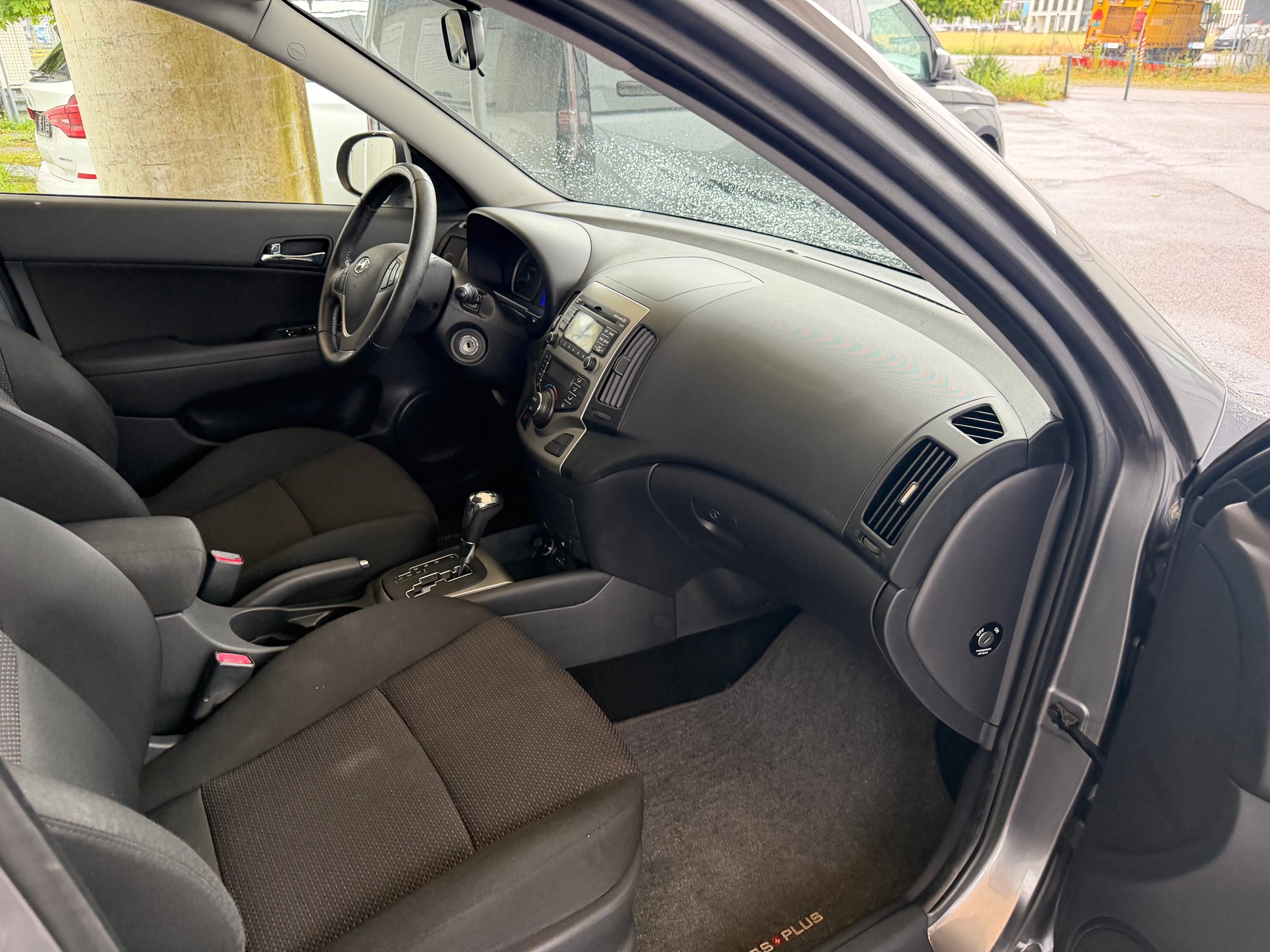 HYUNDAI i30 1.6 Style Automatic-image-8