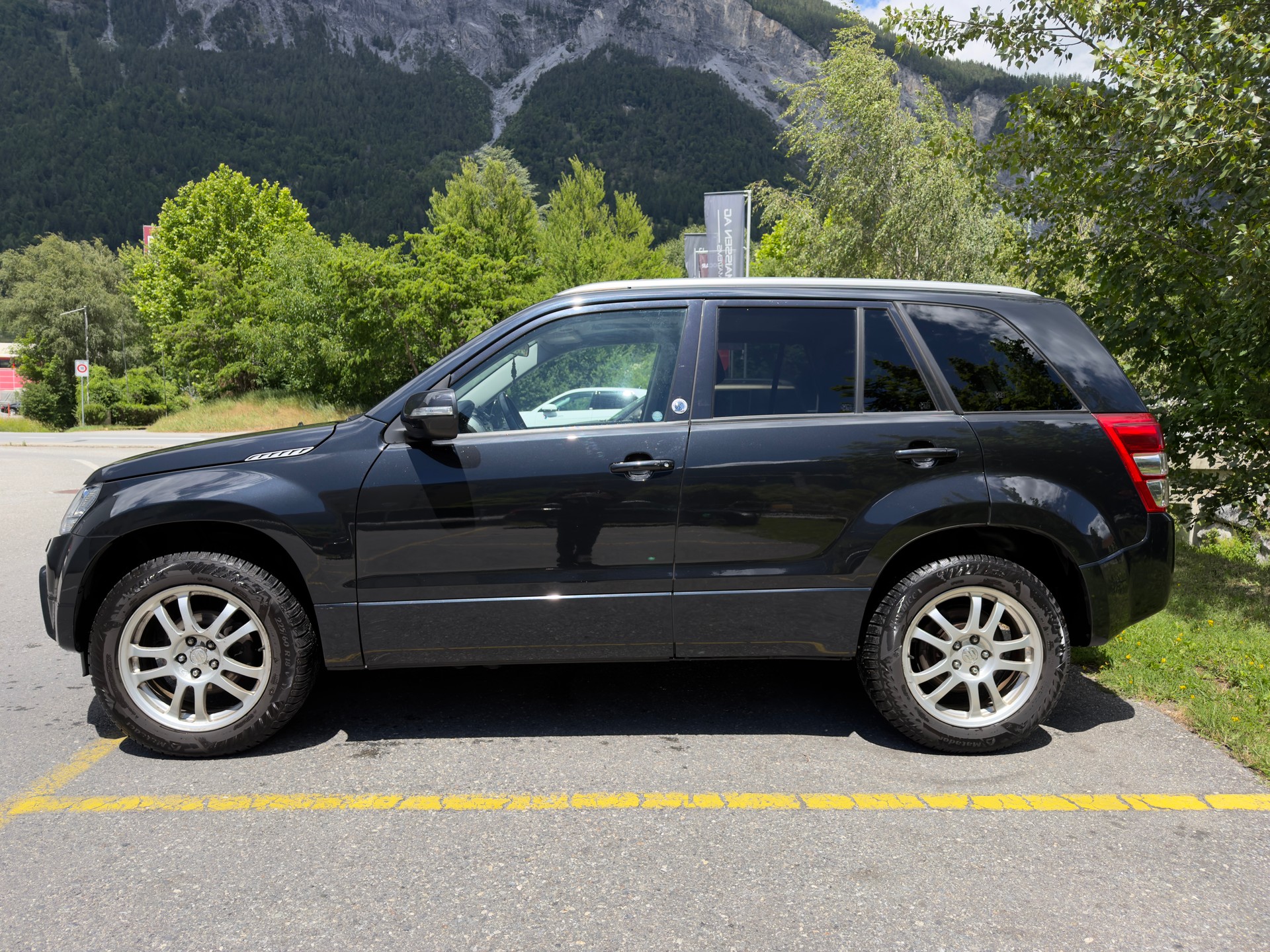 SUZUKI Grand Vitara 2.4 VVT GL Top Indigo 4x4-image-1