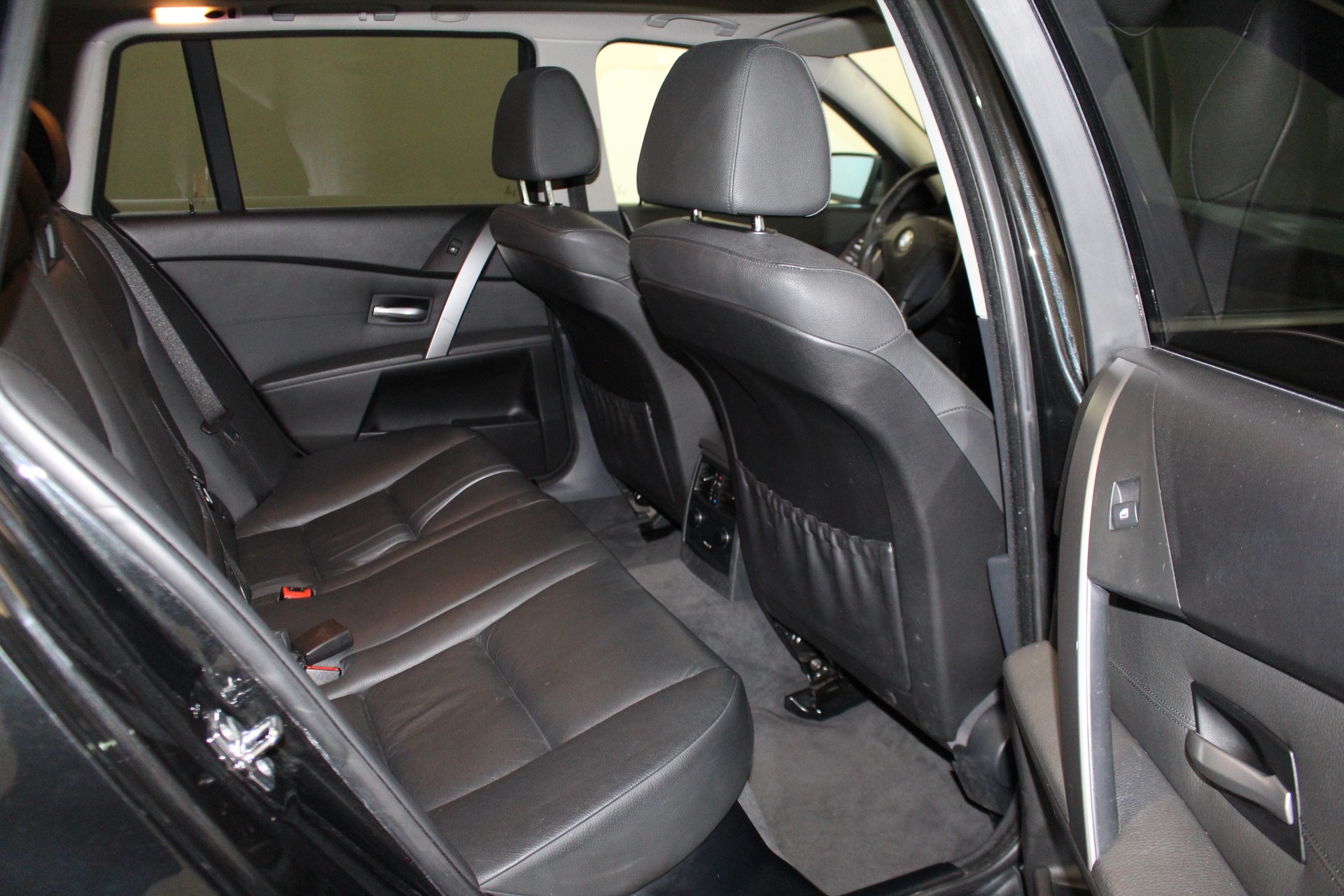 BMW 525d Touring-image-9