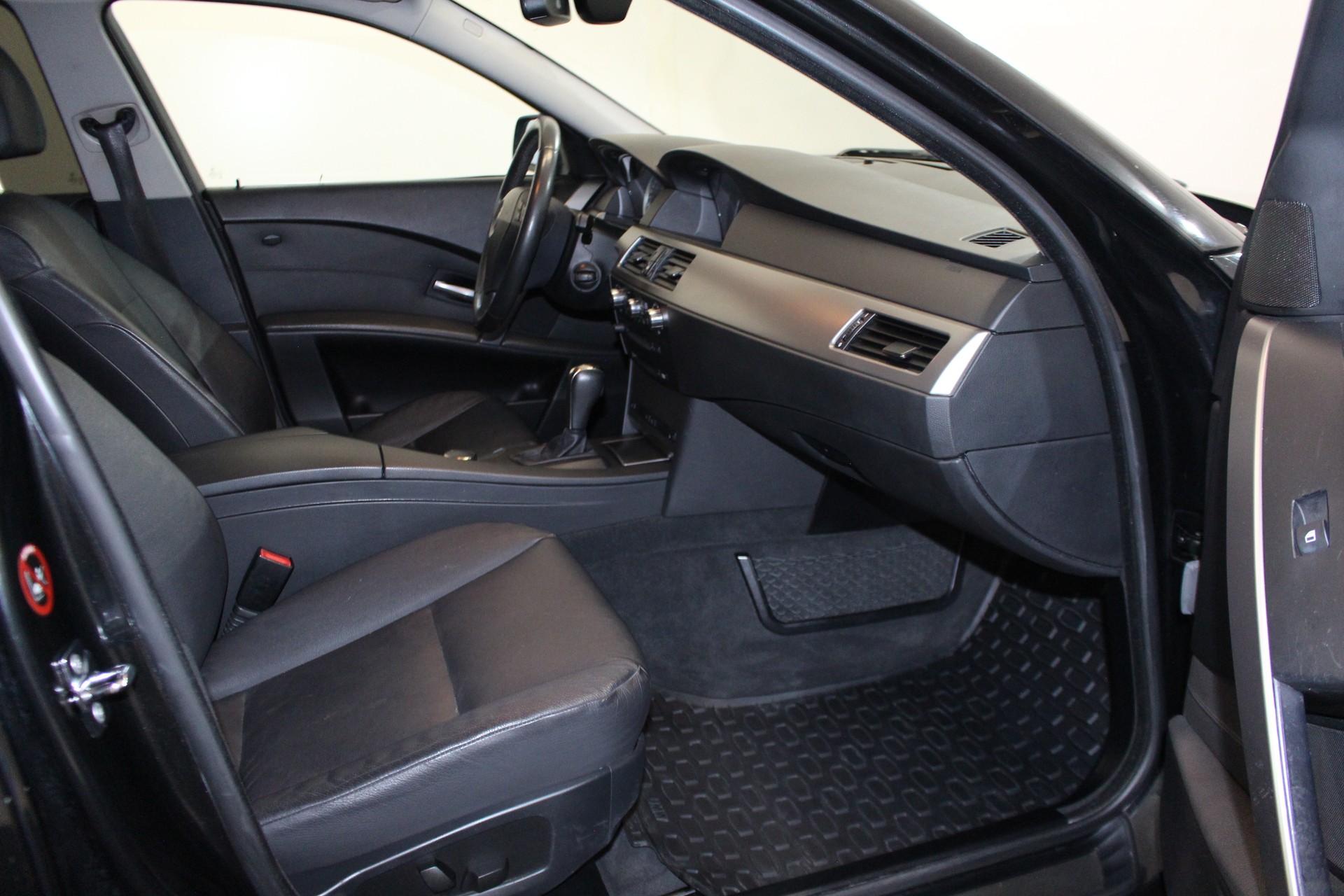 BMW 525d Touring-image-10