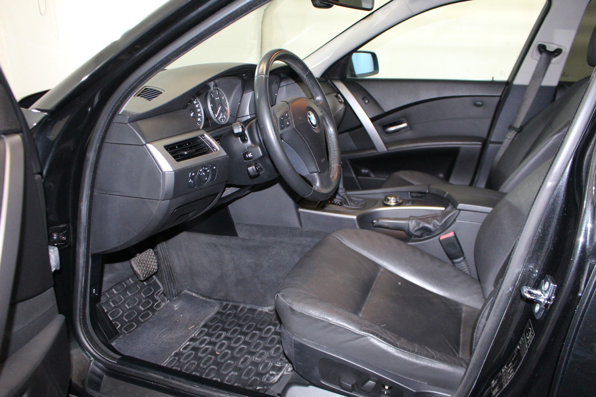 BMW 525d Touring-image-6