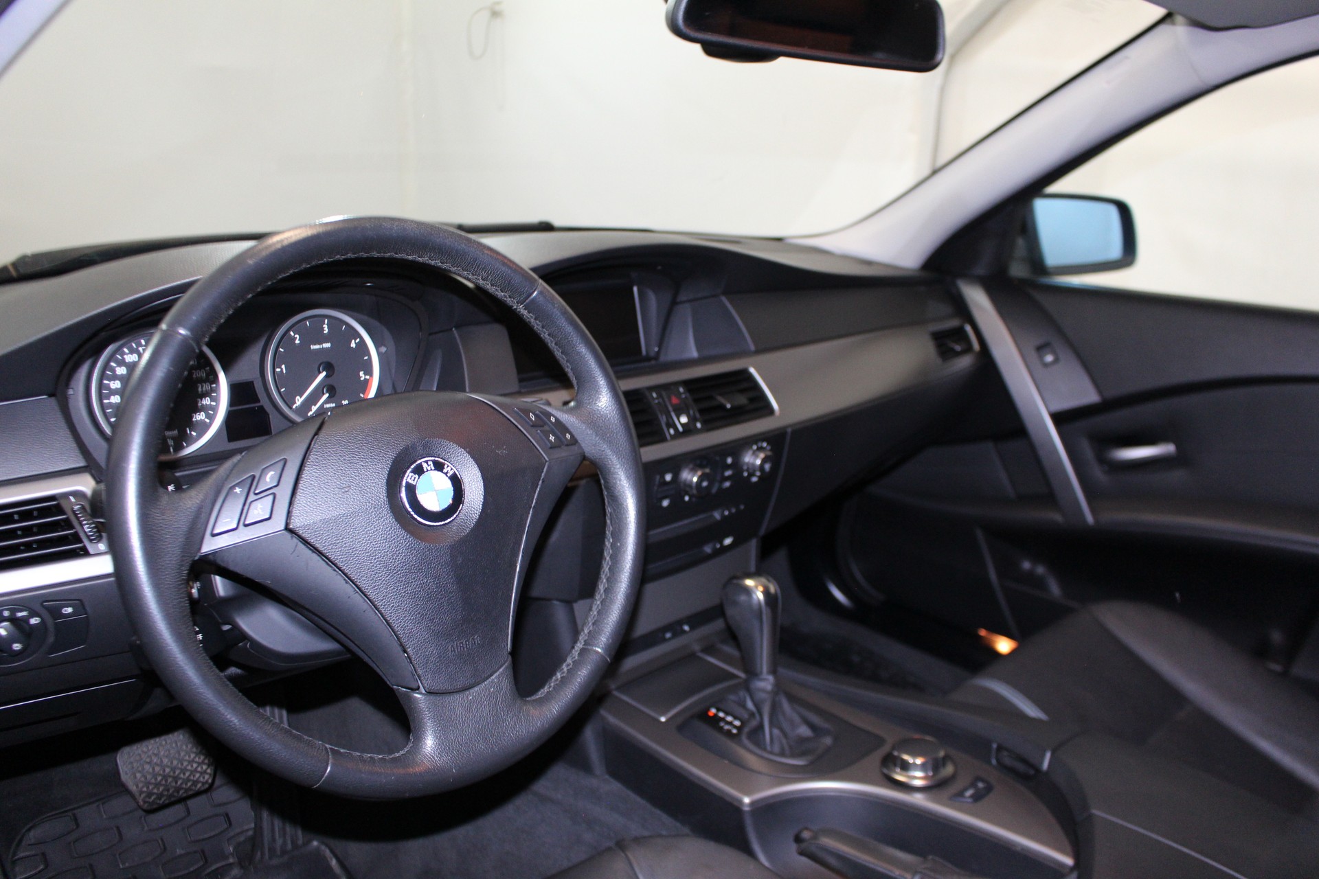 BMW 525d Touring-image-11