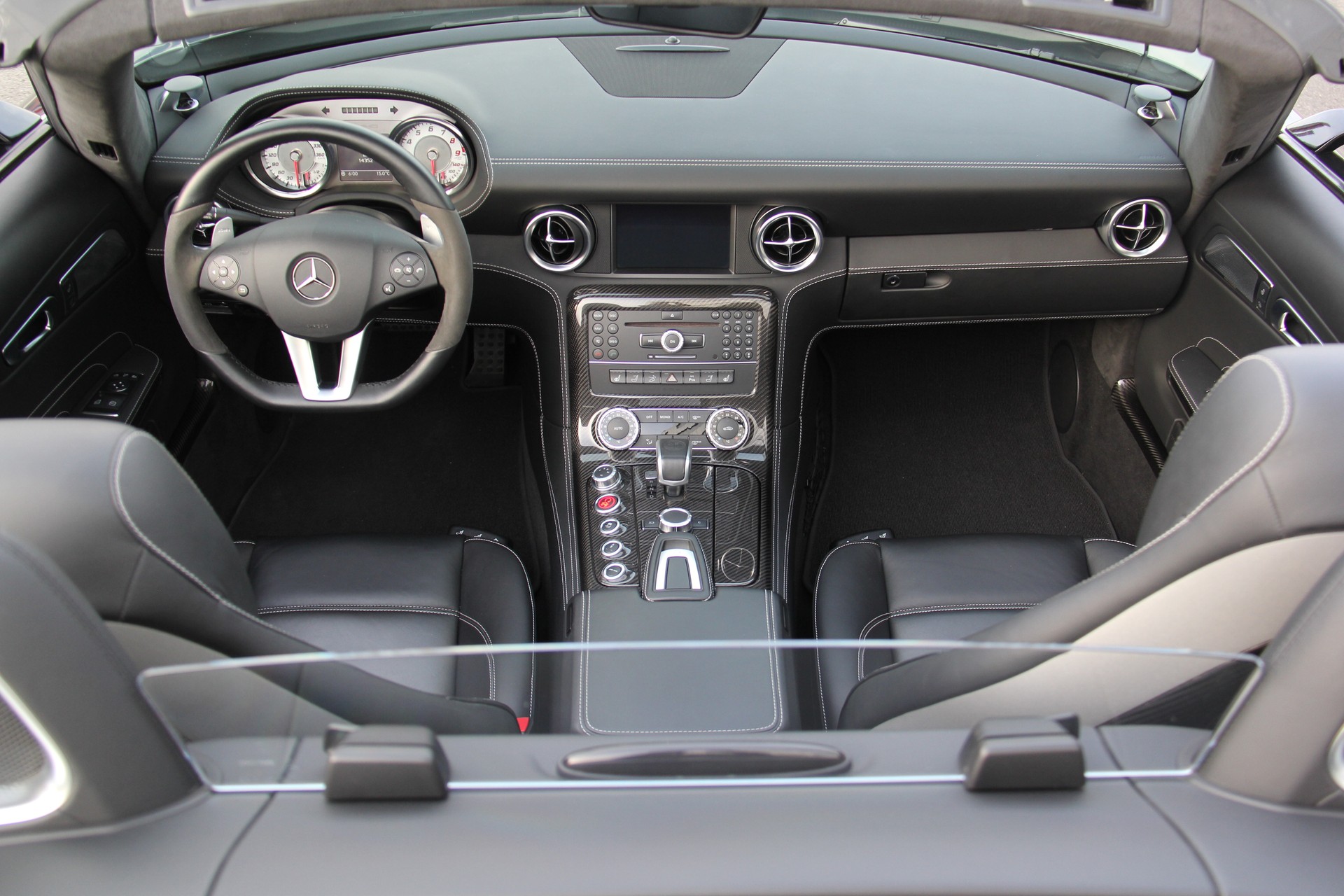 MERCEDES-BENZ SLS 63 AMG Speedshift-image-4