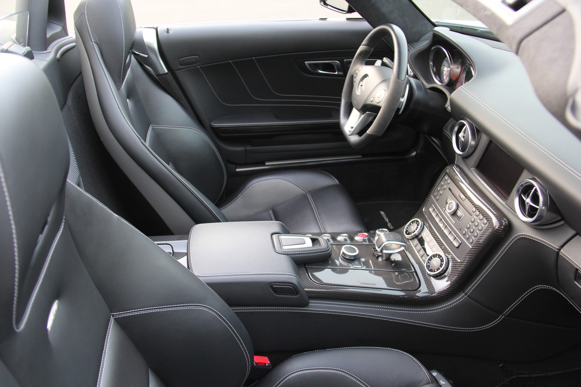 MERCEDES-BENZ SLS 63 AMG Speedshift-image-8