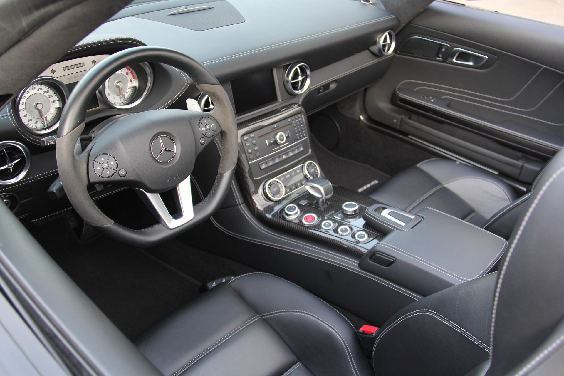 MERCEDES-BENZ SLS 63 AMG Speedshift-image-5