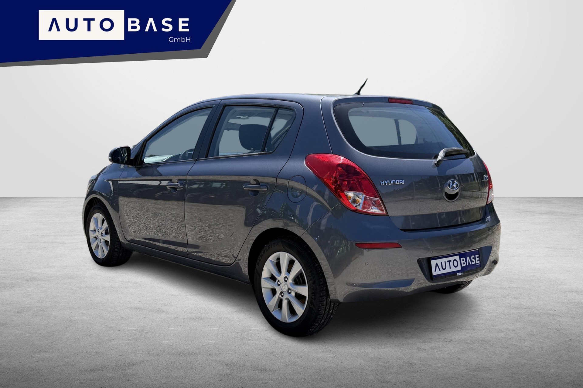 HYUNDAI i20 1.4 Amplia Automatic-image-2