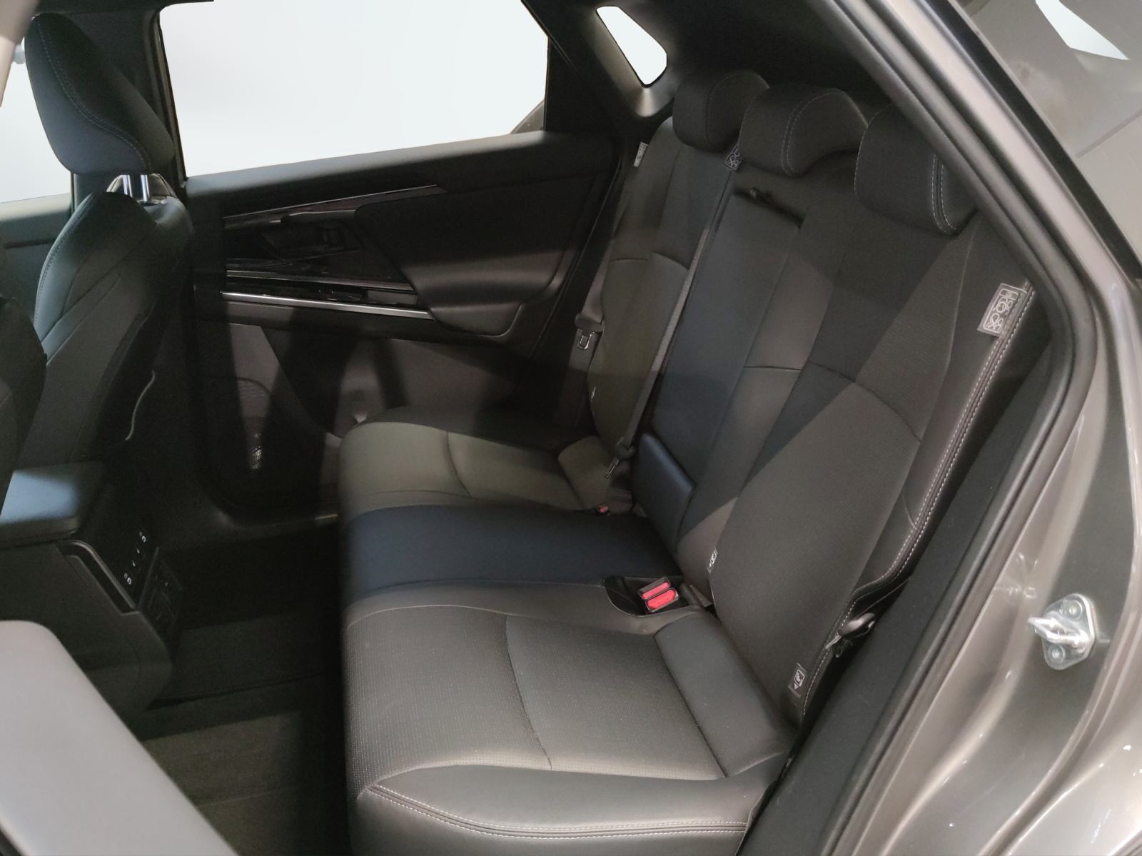 TOYOTA bZ4X 6.6 kw OBC Premium AWD-image-17