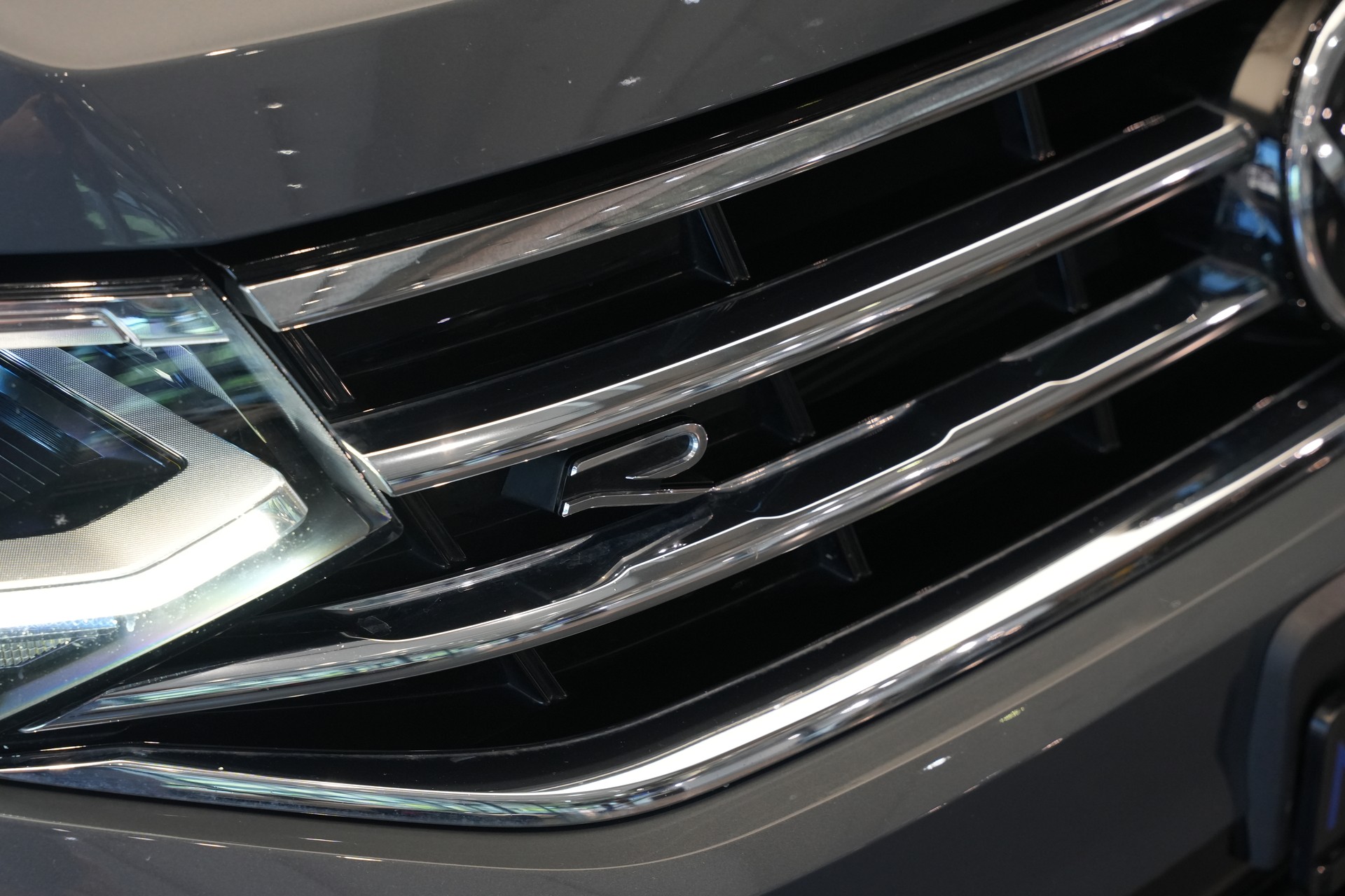 VW Tiguan 2.0TSI R 4Motion DSG *CH-Fahrzeug* *AHK*-image-43