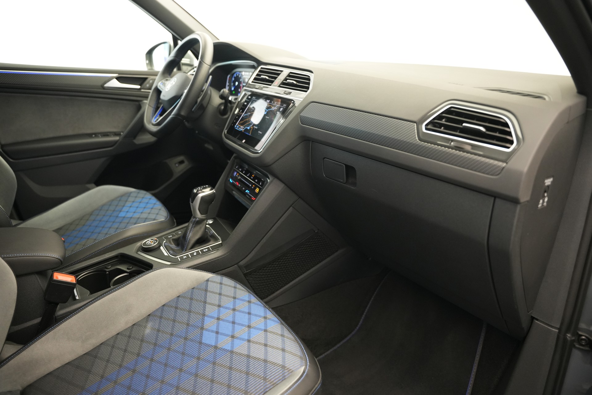 VW Tiguan 2.0TSI R 4Motion DSG *CH-Fahrzeug* *AHK*-image-12