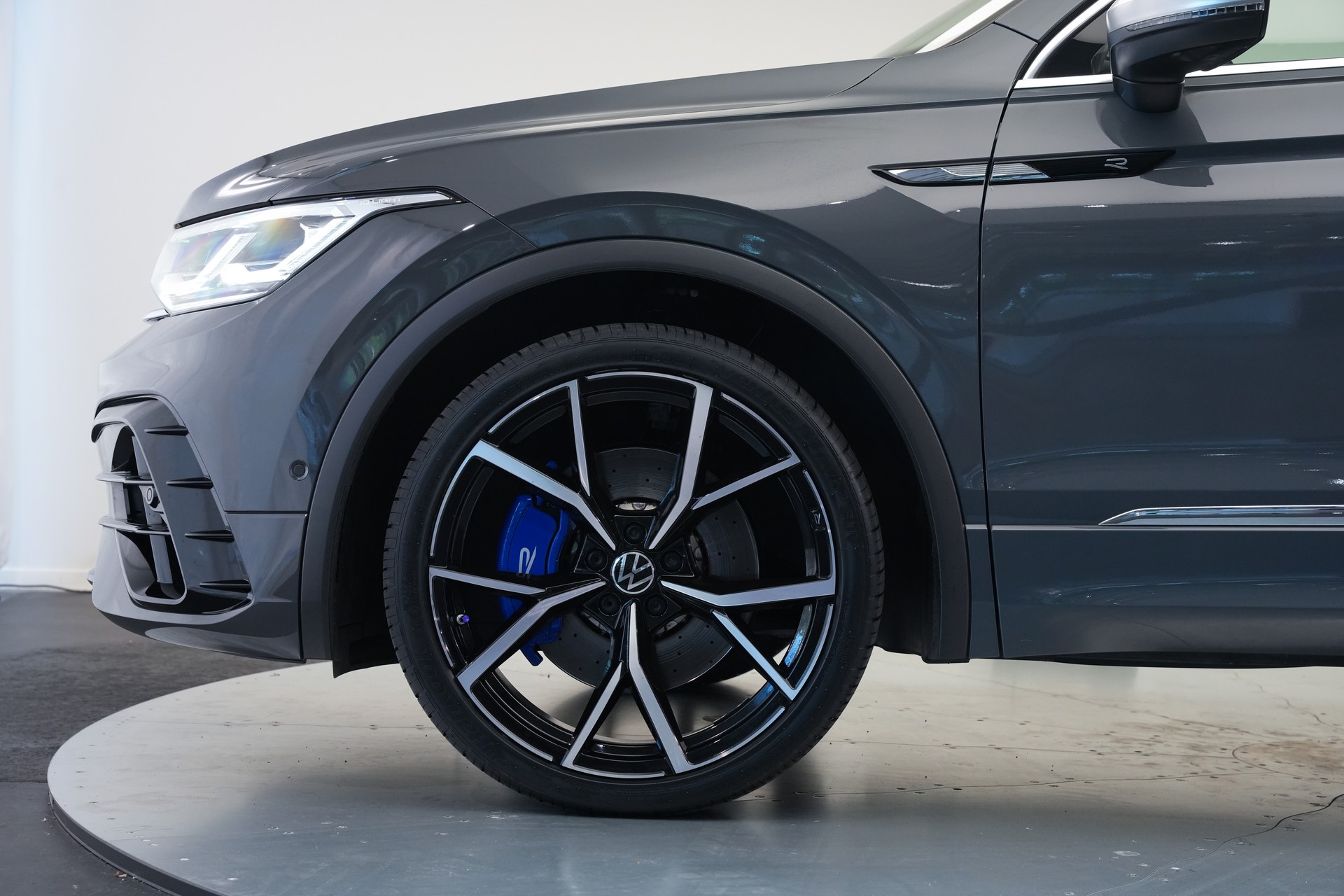 VW Tiguan 2.0TSI R 4Motion DSG *CH-Fahrzeug* *AHK*-image-41