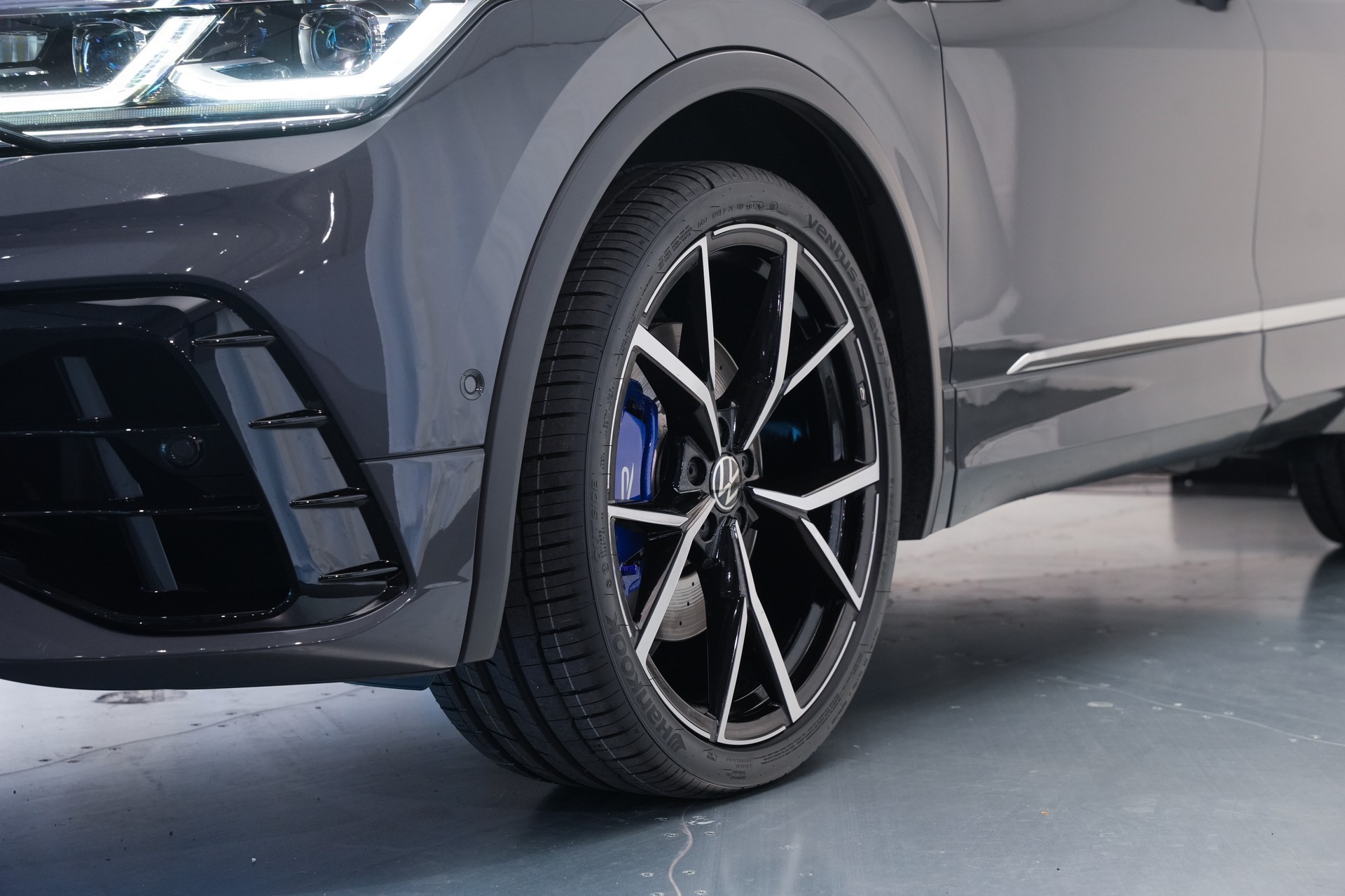 VW Tiguan 2.0TSI R 4Motion DSG *CH-Fahrzeug* *AHK*-image-48