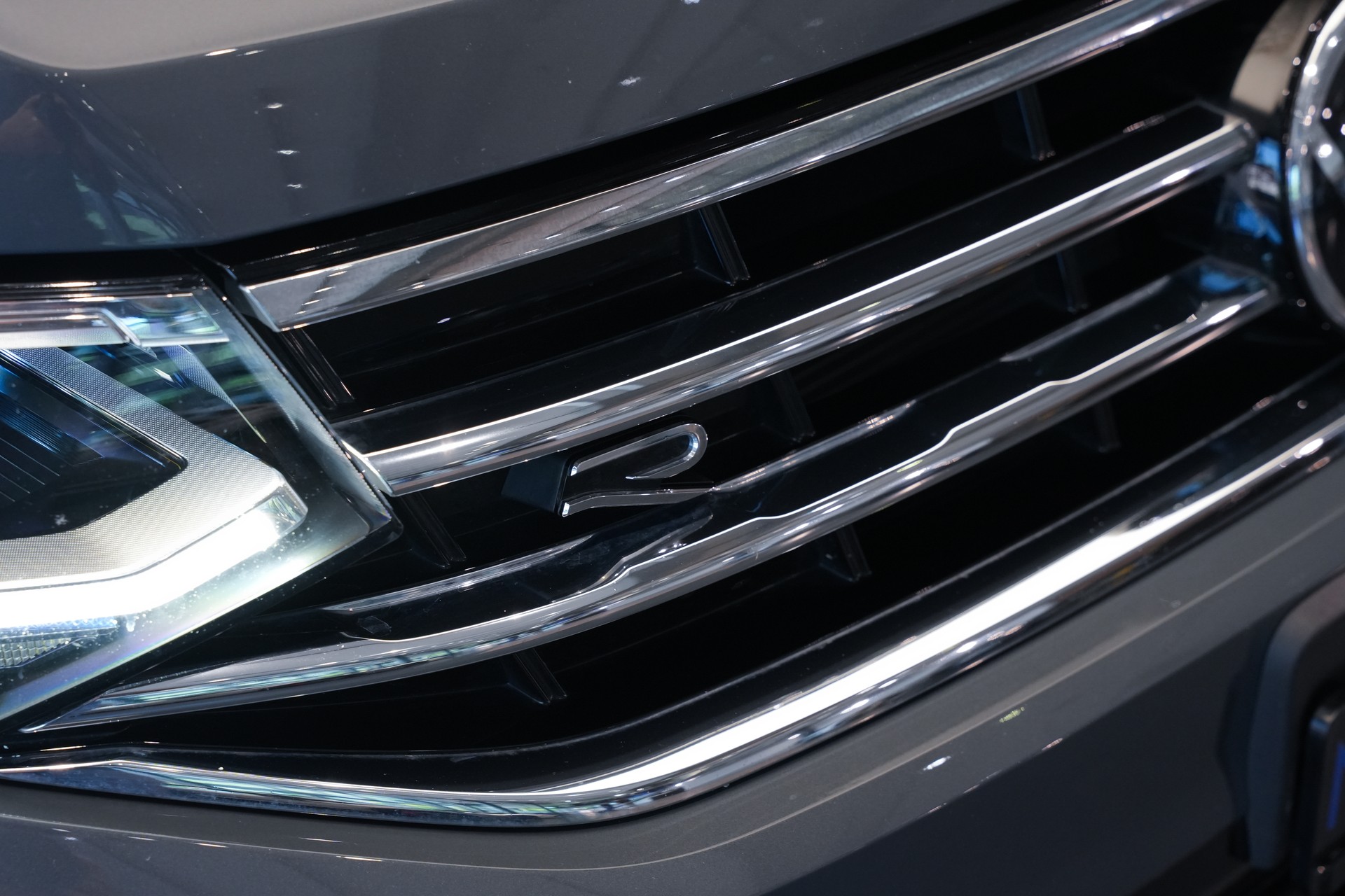 VW Tiguan 2.0TSI R 4Motion DSG *CH-Fahrzeug* *AHK*-image-46