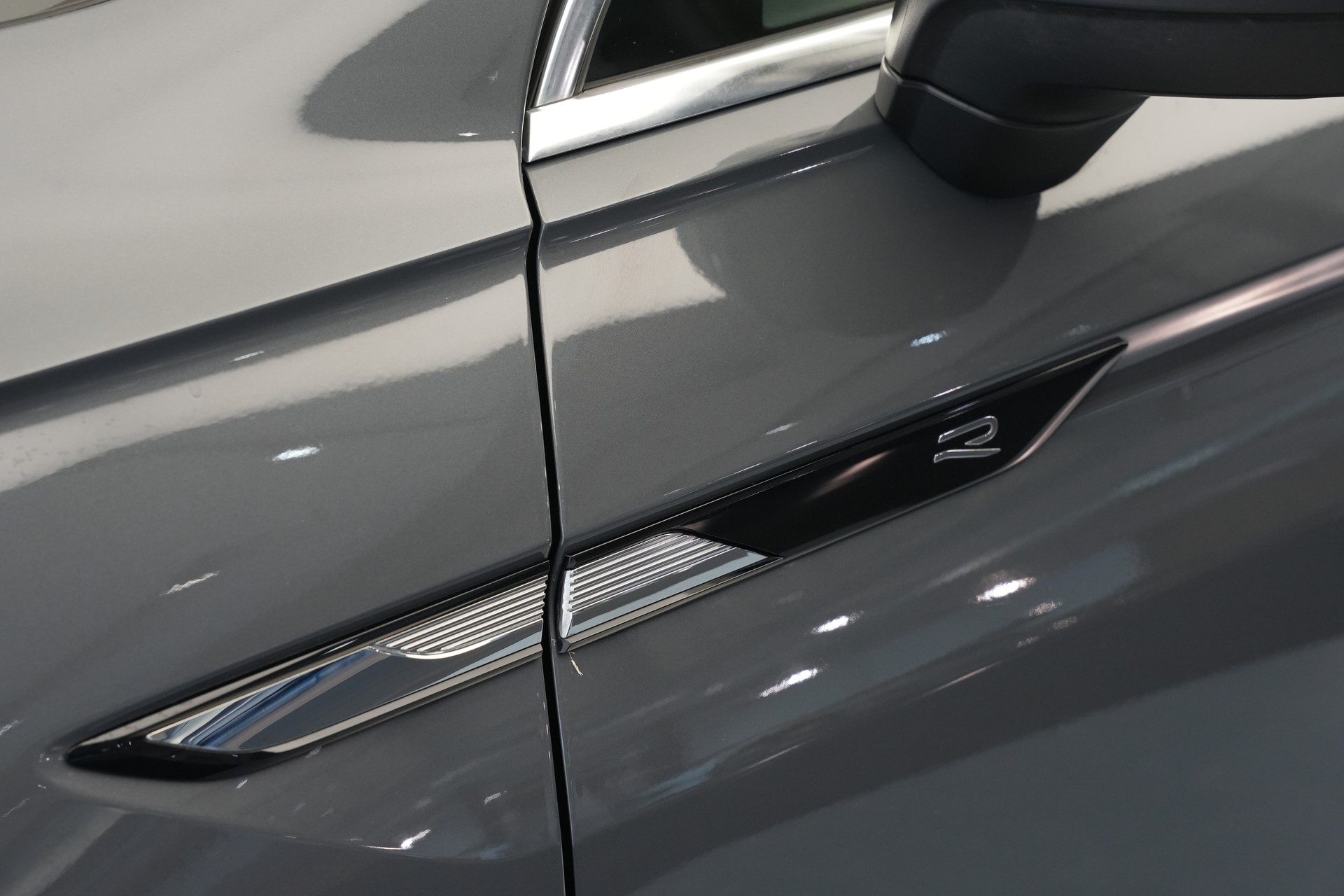 VW Tiguan 2.0TSI R 4Motion DSG *CH-Fahrzeug* *AHK*-image-39