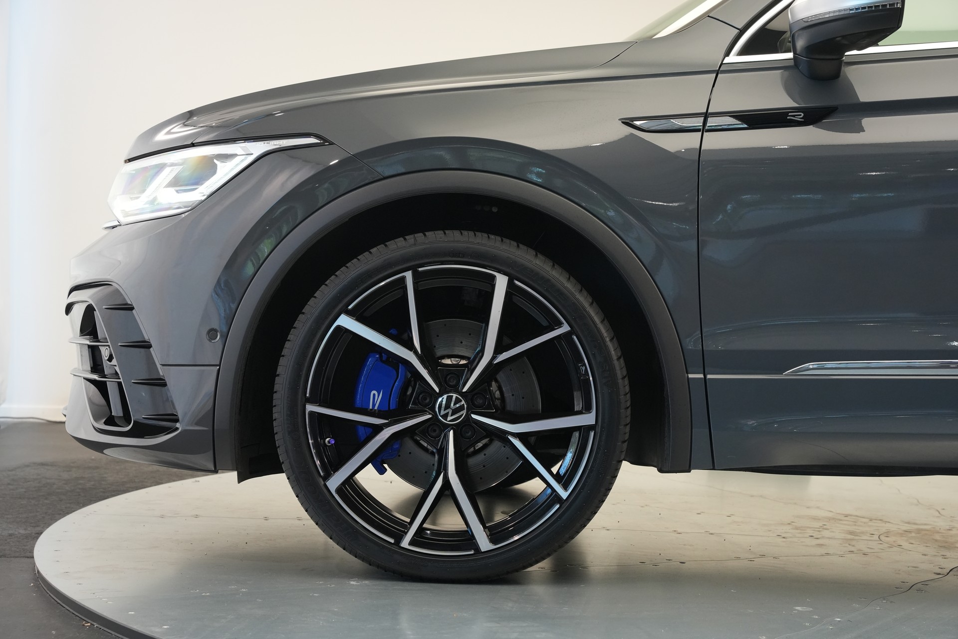 VW Tiguan 2.0TSI R 4Motion DSG *CH-Fahrzeug* *AHK*-image-38