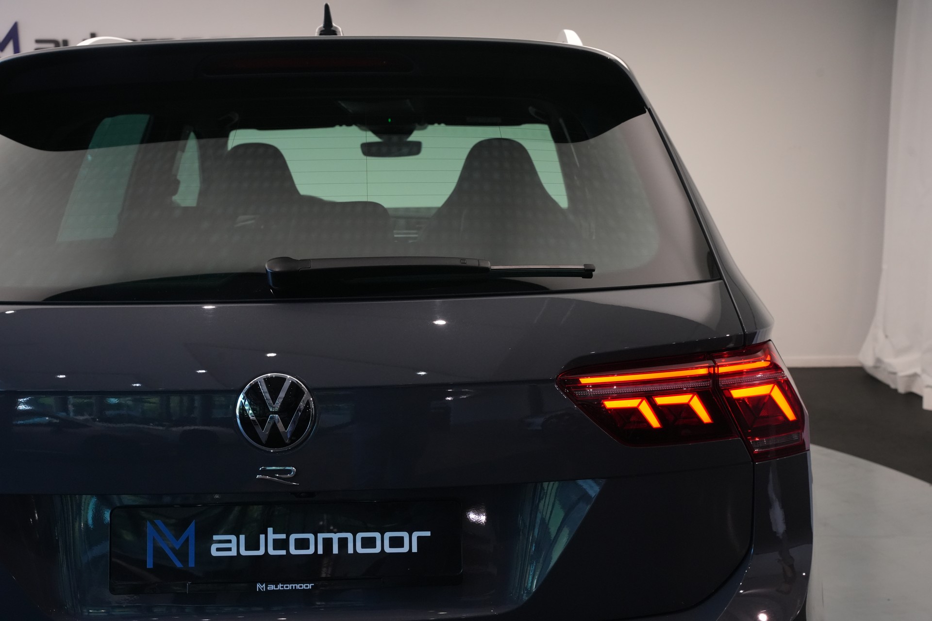 VW Tiguan 2.0TSI R 4Motion DSG *CH-Fahrzeug* *AHK*-image-35