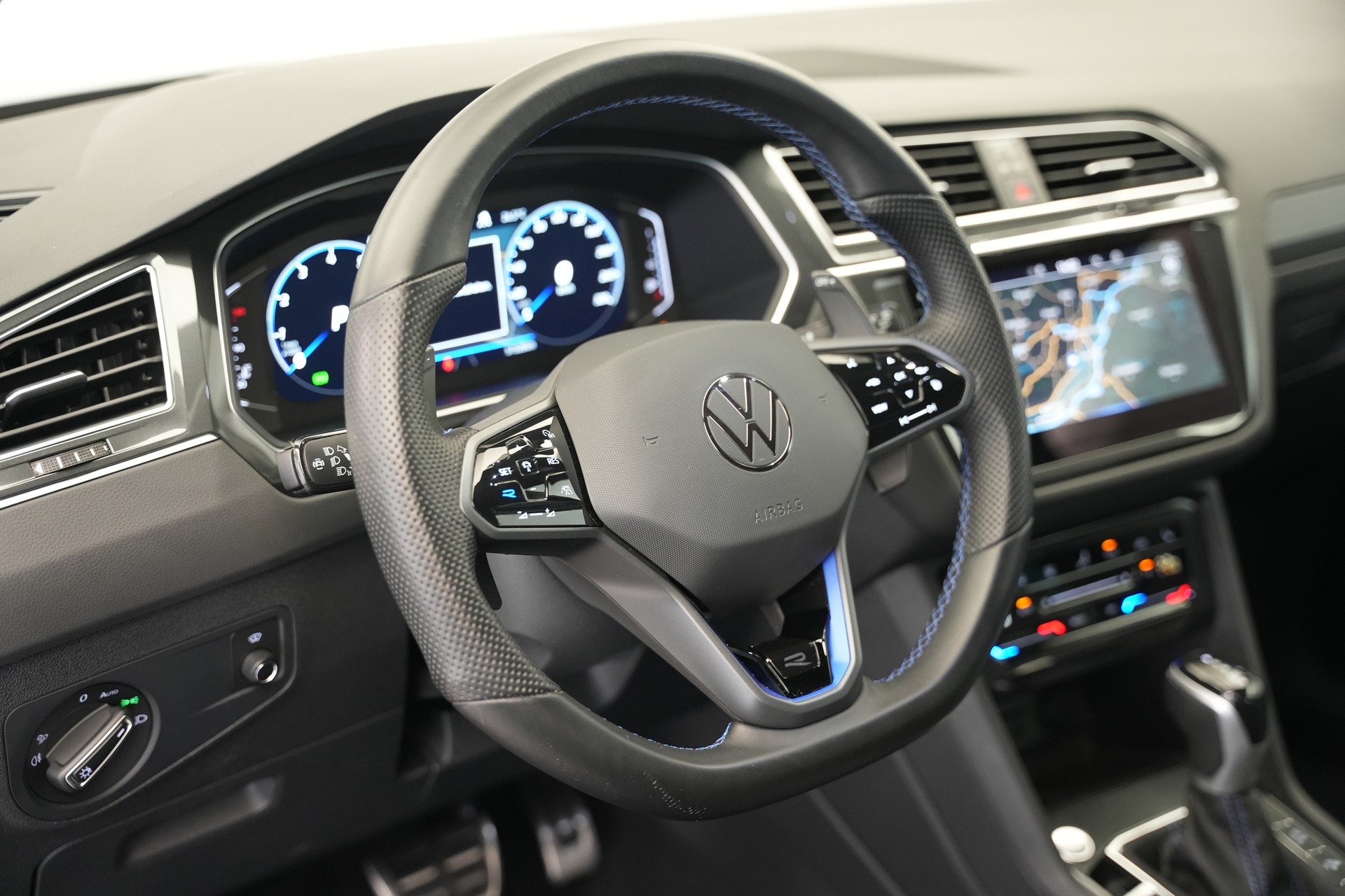 VW Tiguan 2.0TSI R 4Motion DSG *CH-Fahrzeug* *AHK*-image-19