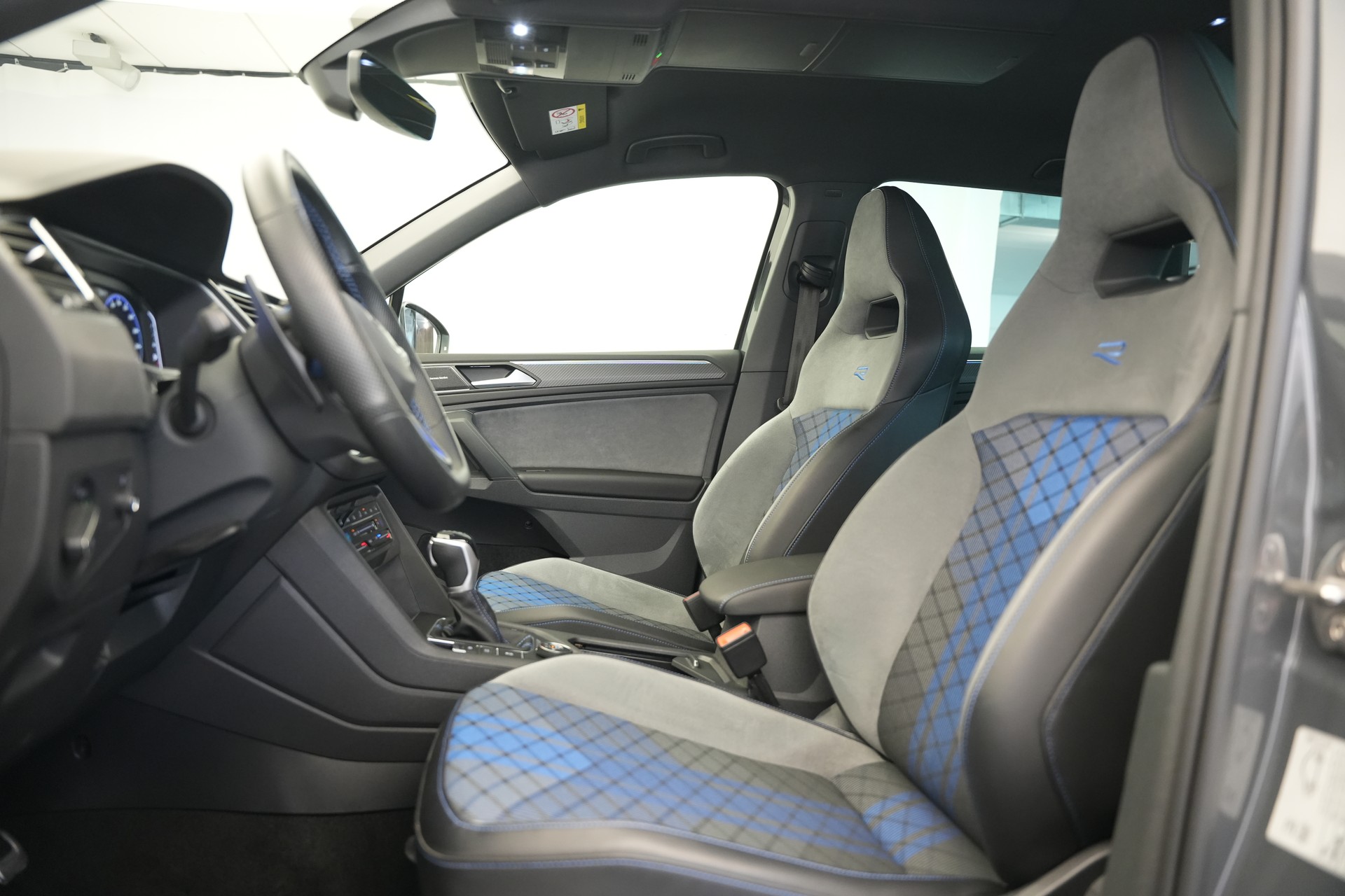 VW Tiguan 2.0TSI R 4Motion DSG *CH-Fahrzeug* *AHK*-image-13